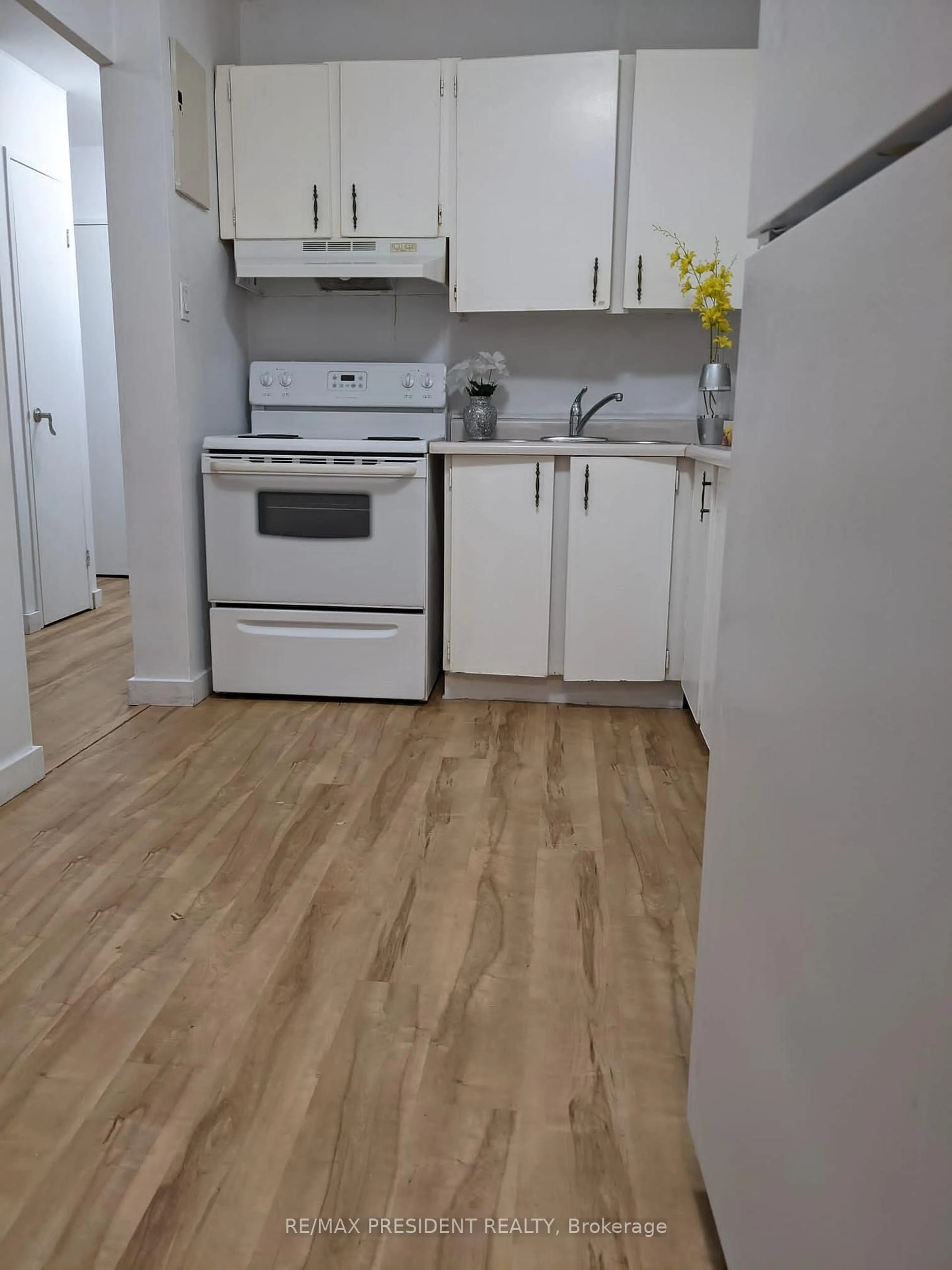 Standard kitchen, unknown for 563 Mornington Ave #310, London East Ontario N5Y 4T8