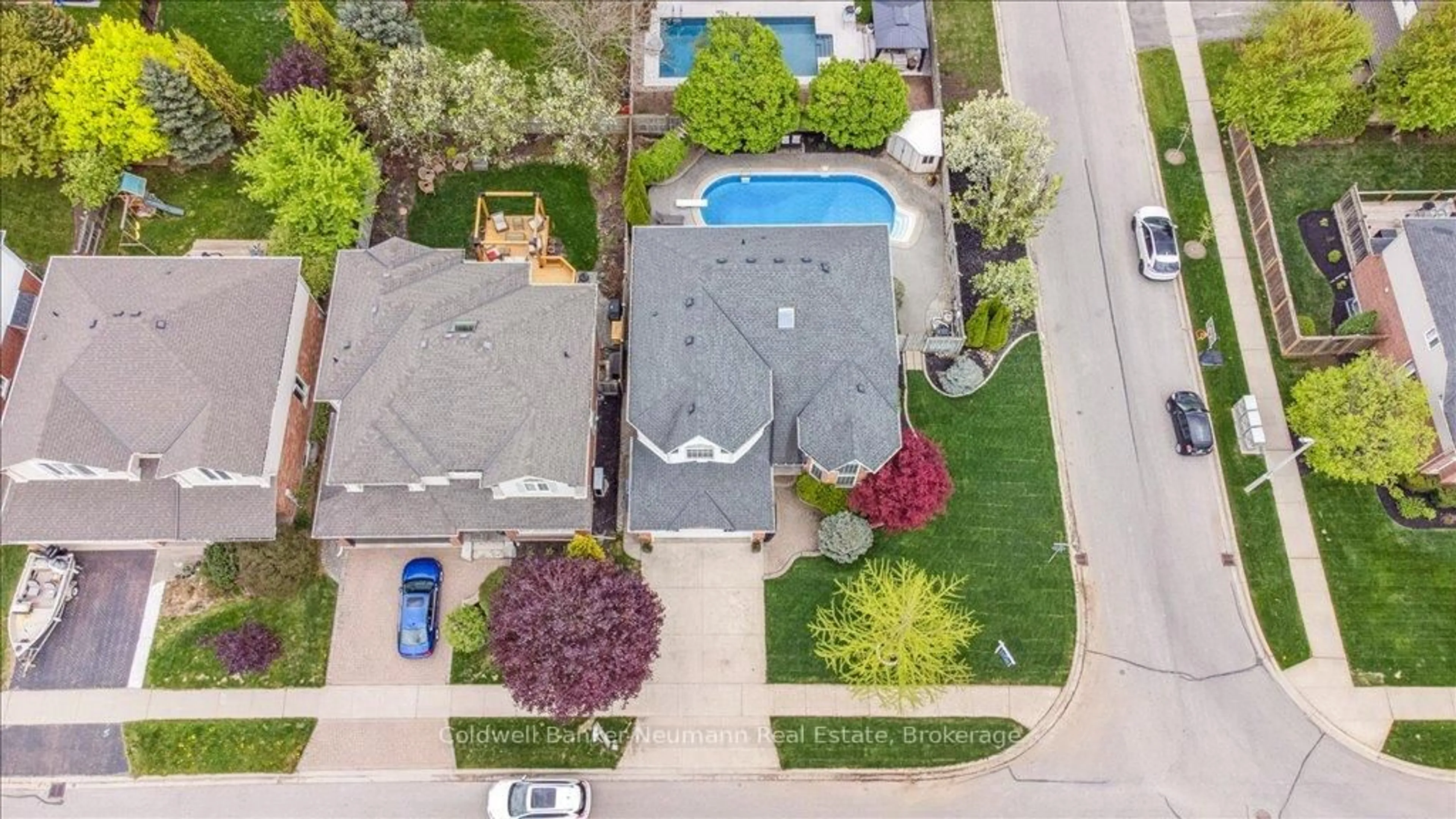 A pic from outside/outdoor area/front of a property/back of a property/a pic from drone, street for 19 Miller St, Guelph Ontario N1L 1P1