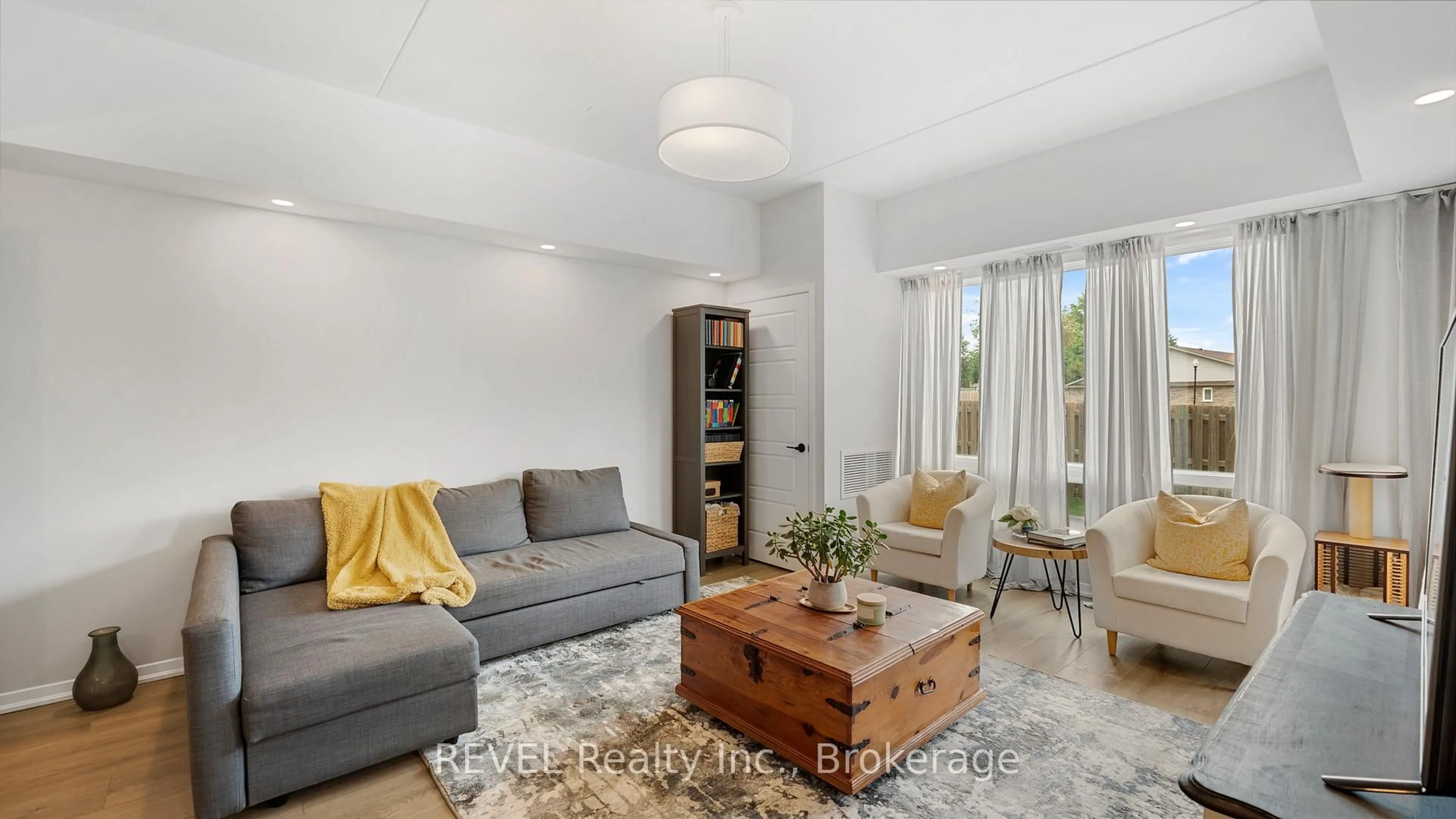 Living room with furniture, unknown for 3998 Victoria Ave #106, Lincoln Ontario L0R 2C0