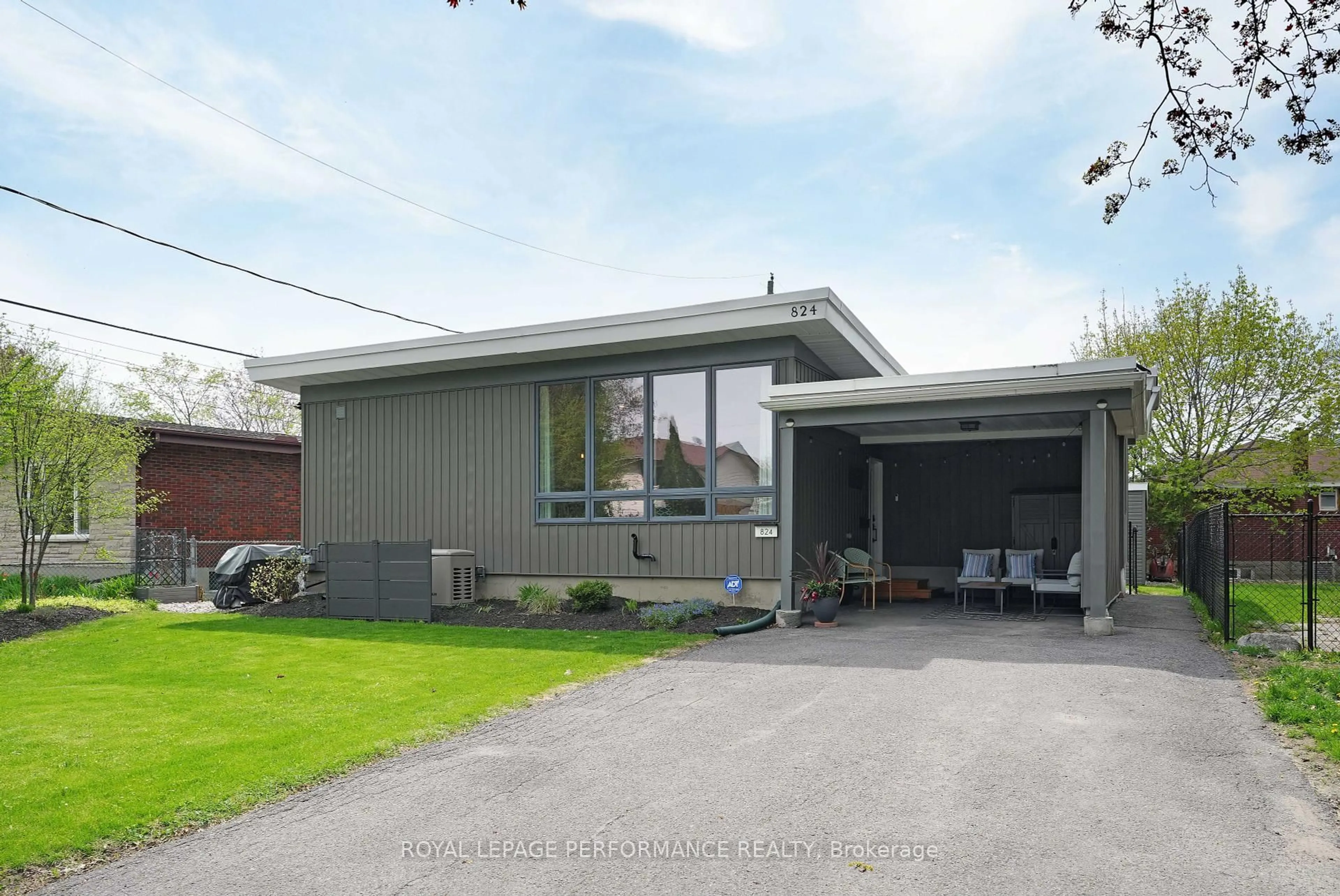 Unknown for 824 Adams Ave, Ottawa Ontario K1G 2Y2