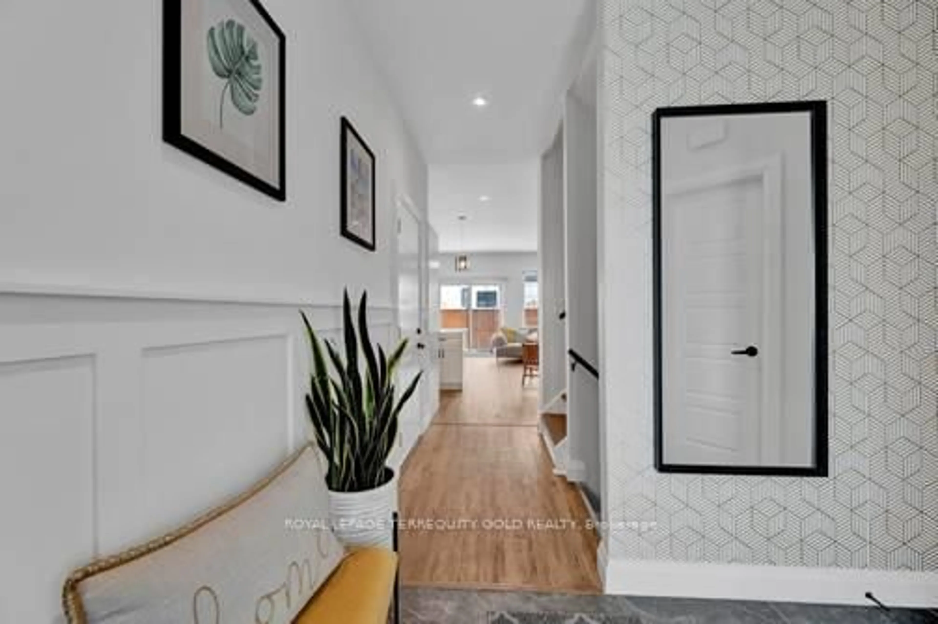 Indoor entryway for 360 Quarter Town Line #1004, Tillsonburg Ontario N4G 0H7