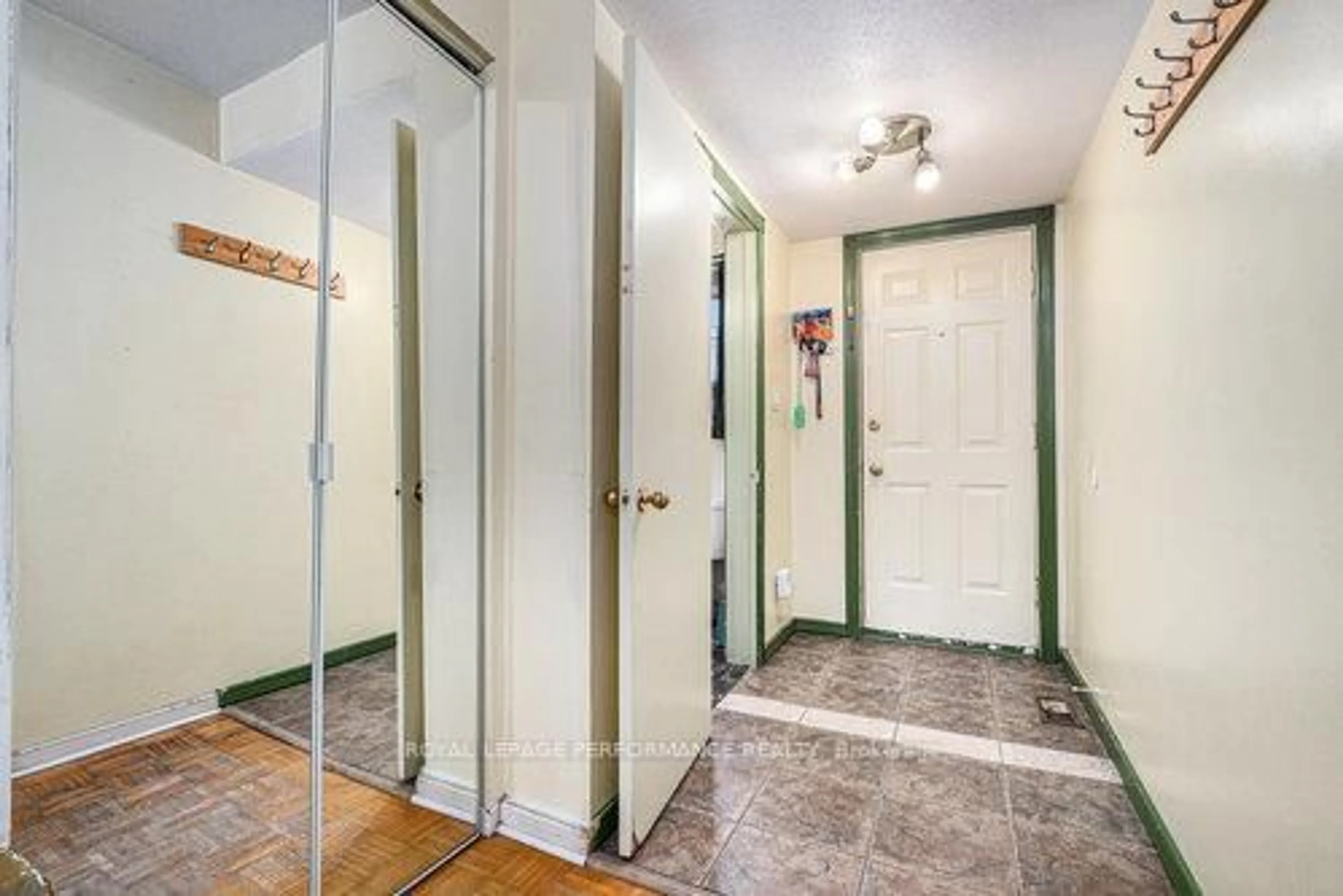 Indoor entryway for 791 Principale St, Casselman Ontario K0A 1M0