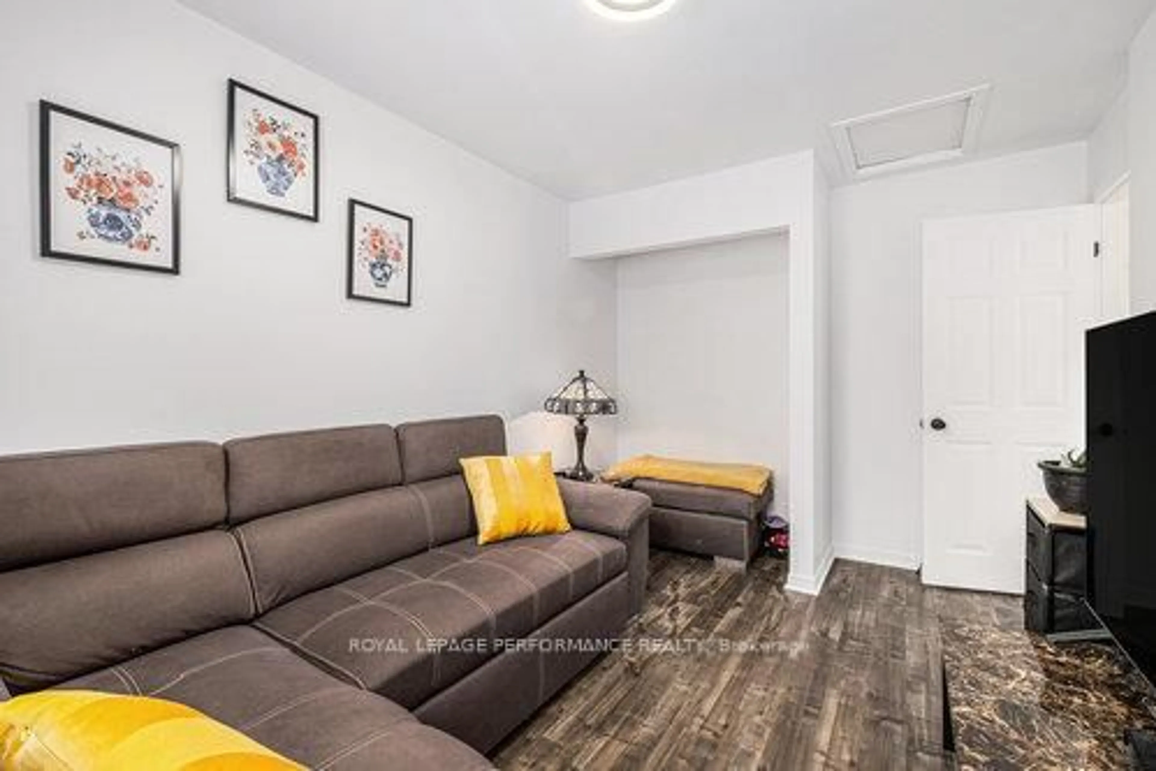 Living room with furniture, unknown for 791 Principale St, Casselman Ontario K0A 1M0