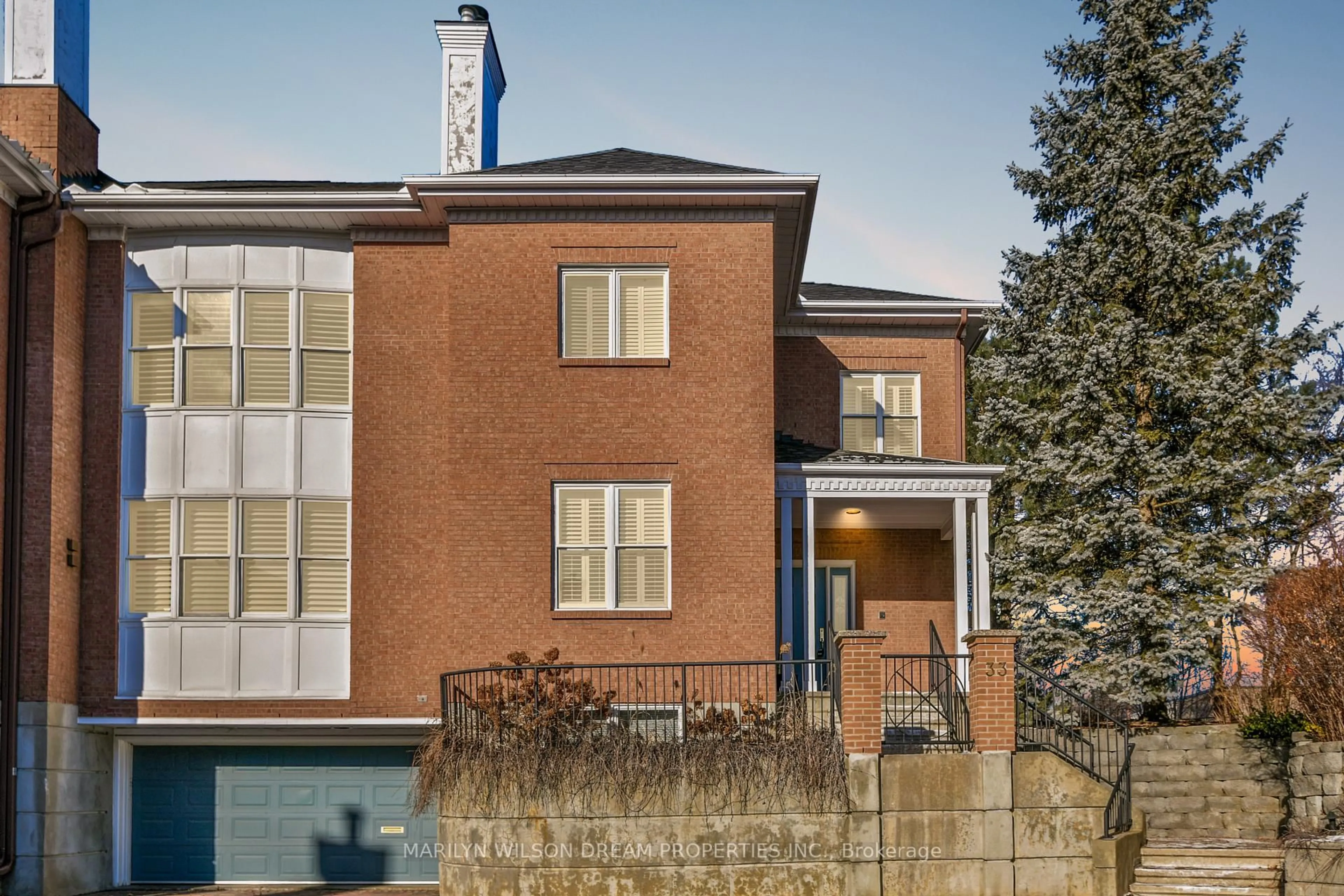 Home with brick exterior material, unknown for 33 Durham Private, Ottawa Ontario K1M 2J1