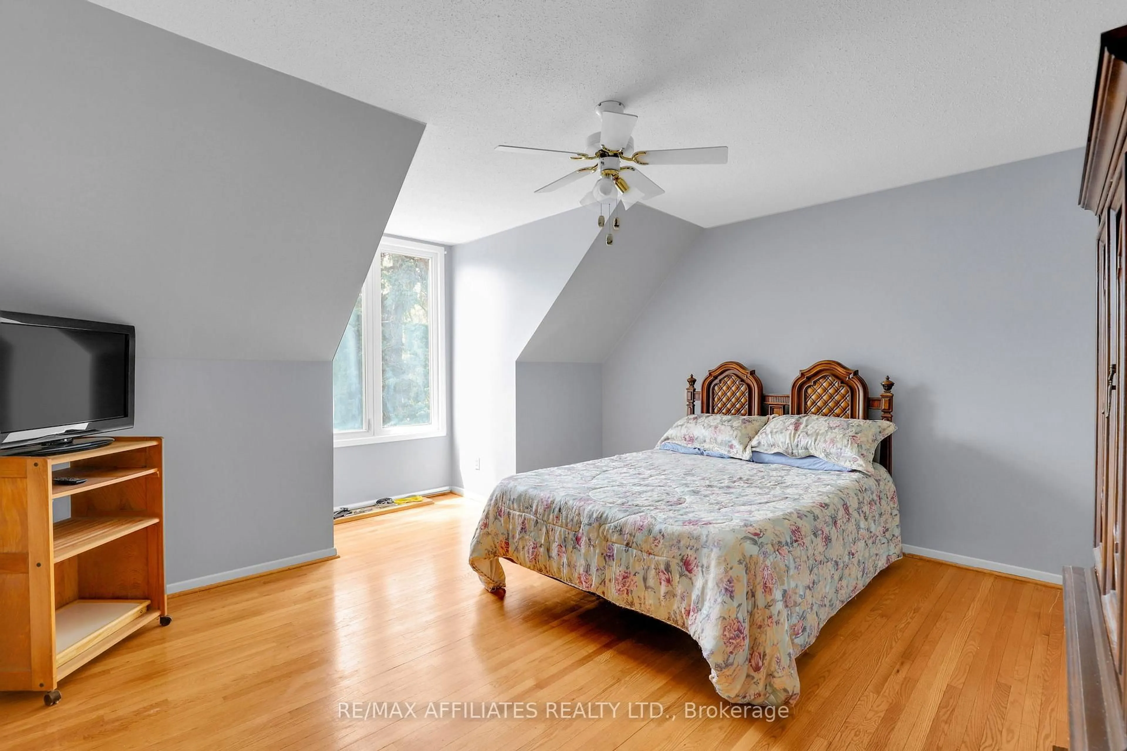 Bedroom with bed, unknown for 1323 Fernwood Dr, Ottawa Ontario K1V 7J8