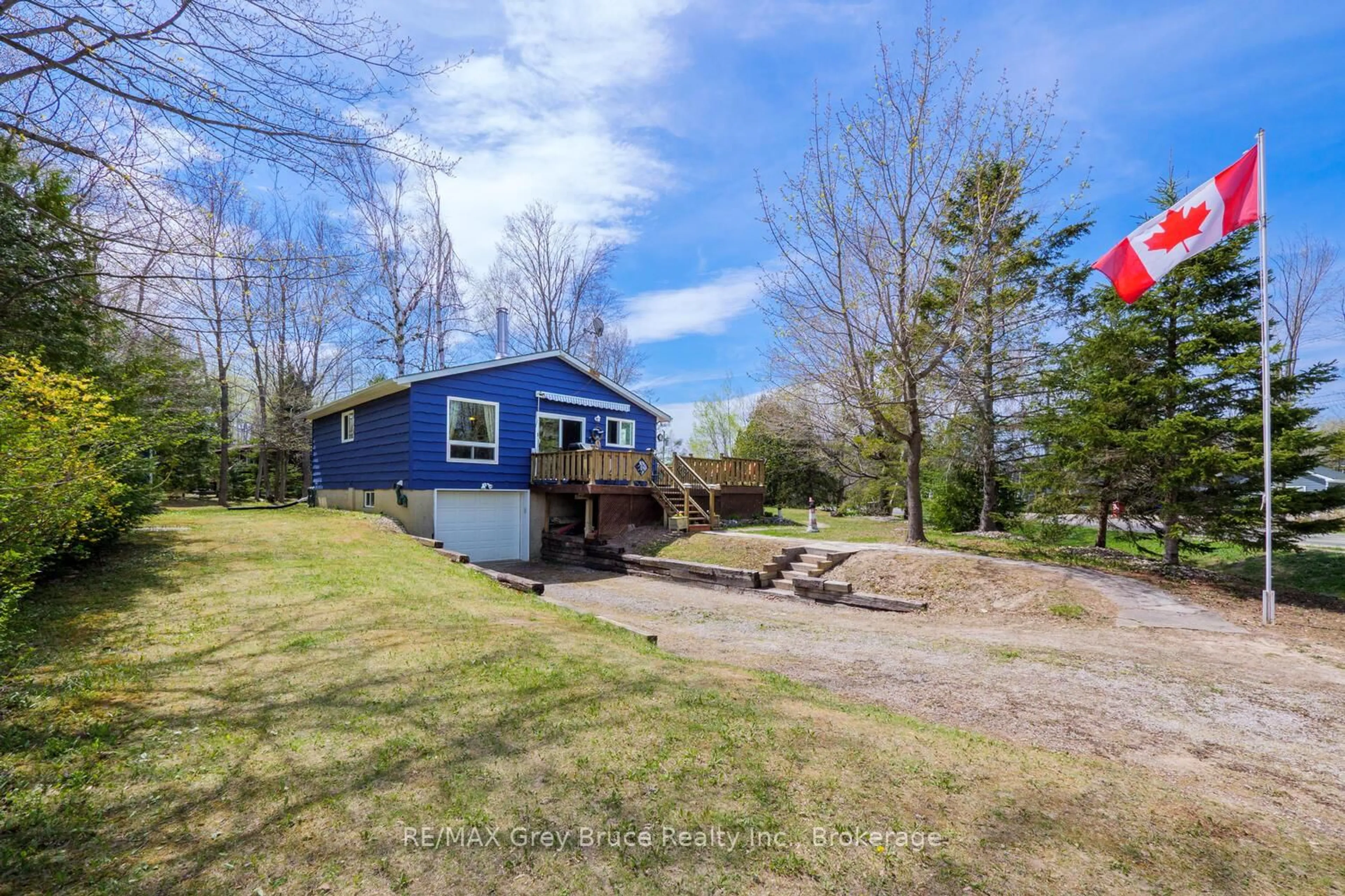 A pic from outside/outdoor area/front of a property/back of a property/a pic from drone, water/lake/river/ocean view for 136 Maple Dr, Northern Bruce Peninsula Ontario N0H 1Z0