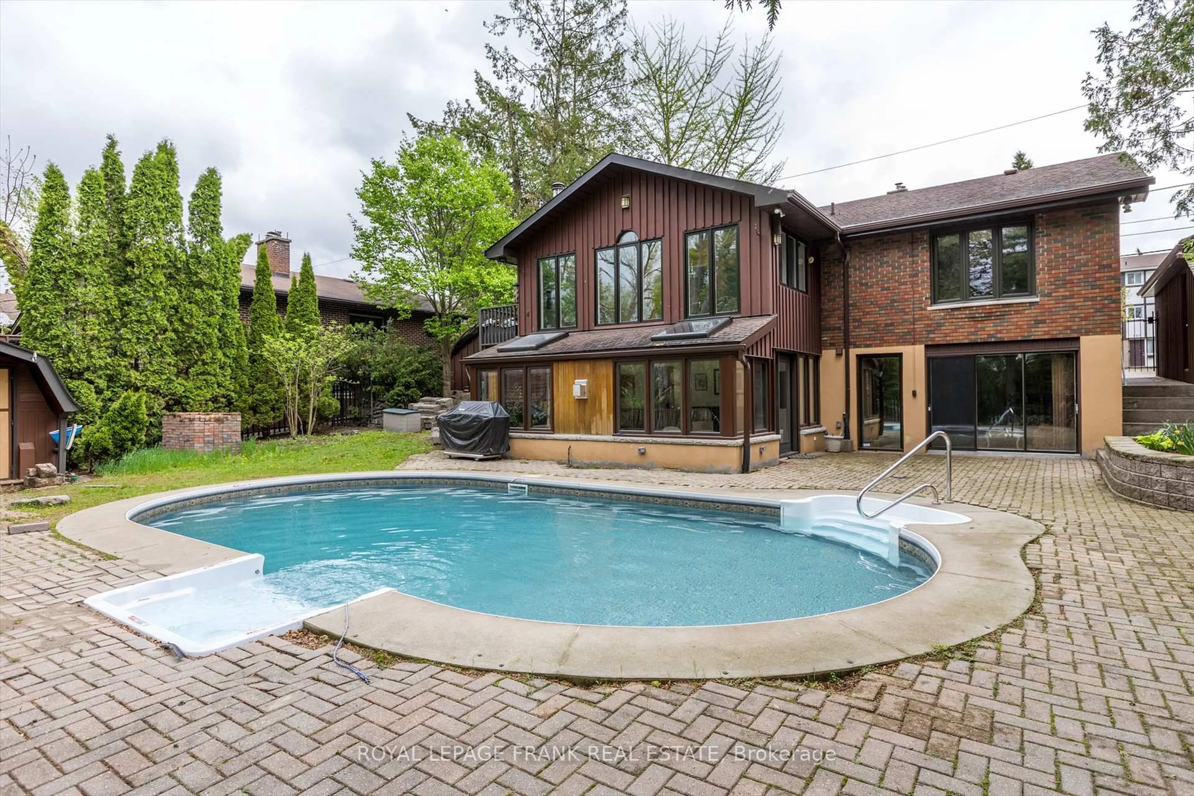 Pool for 256 Sherin Ave, Peterborough South Ontario K9J 1B6
