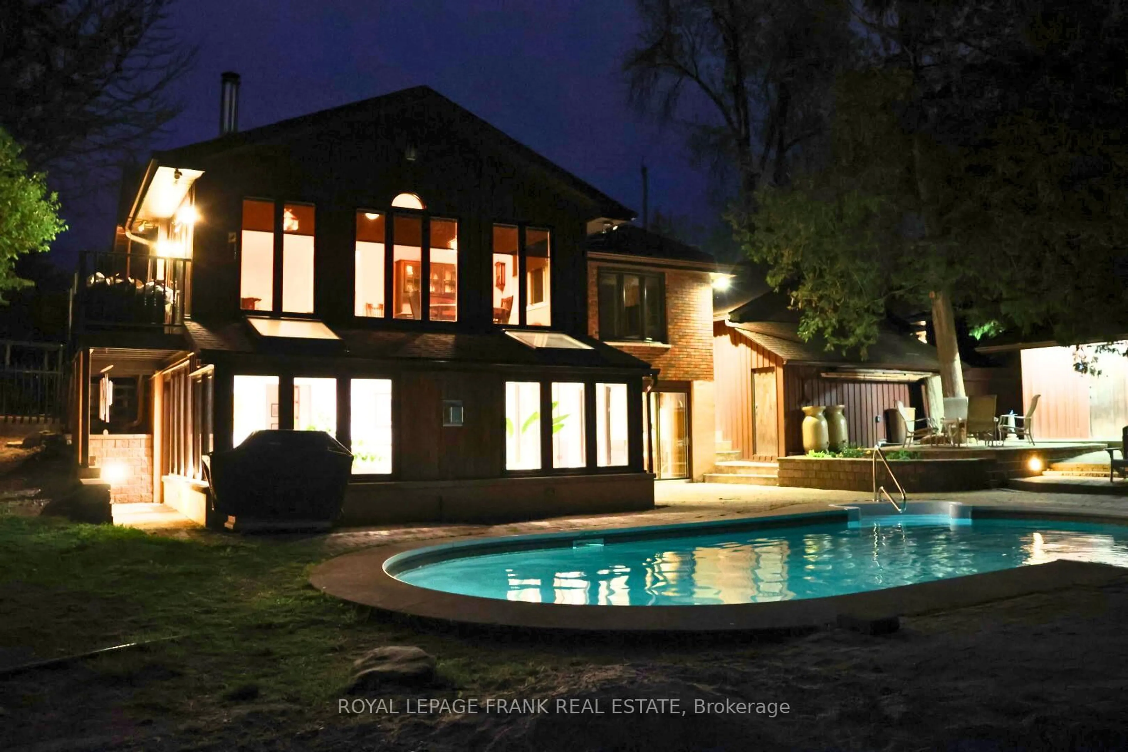 Pool for 256 Sherin Ave, Peterborough South Ontario K9J 1B6