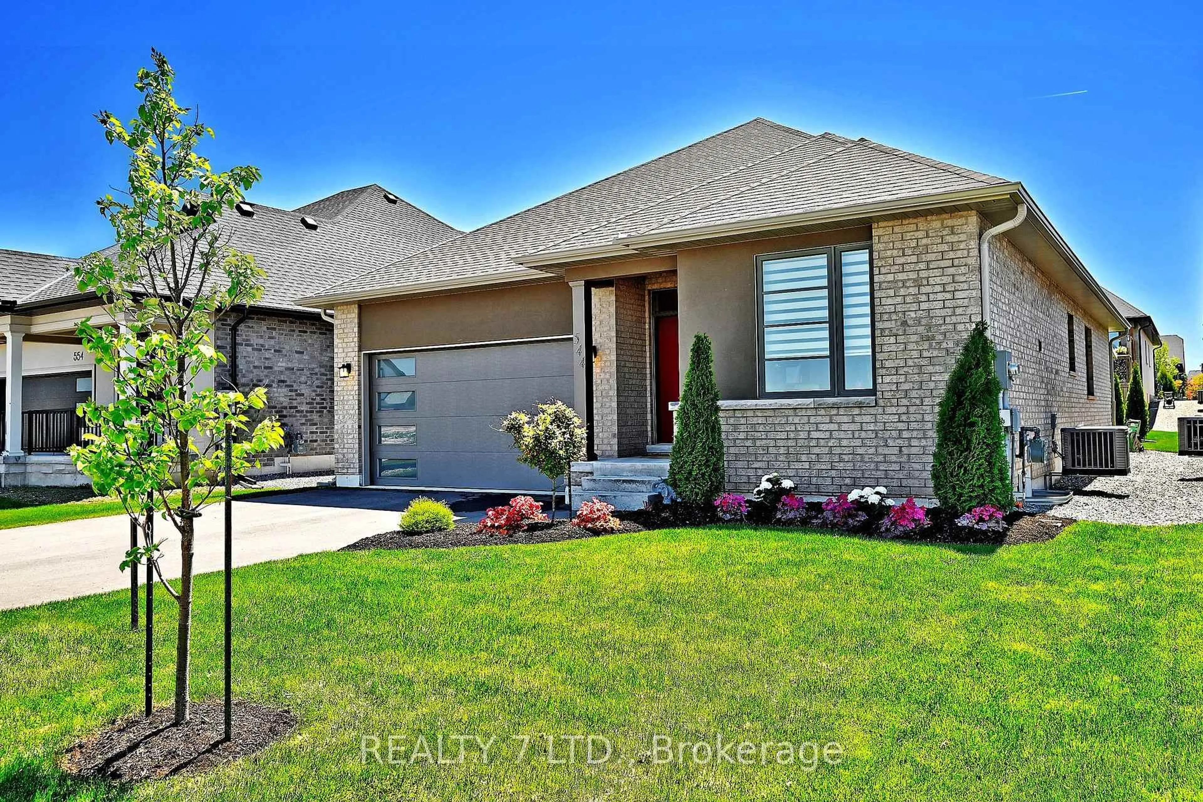 Home with brick exterior material, street for 544 Old Course Tr, Welland Ontario L3B 0L8