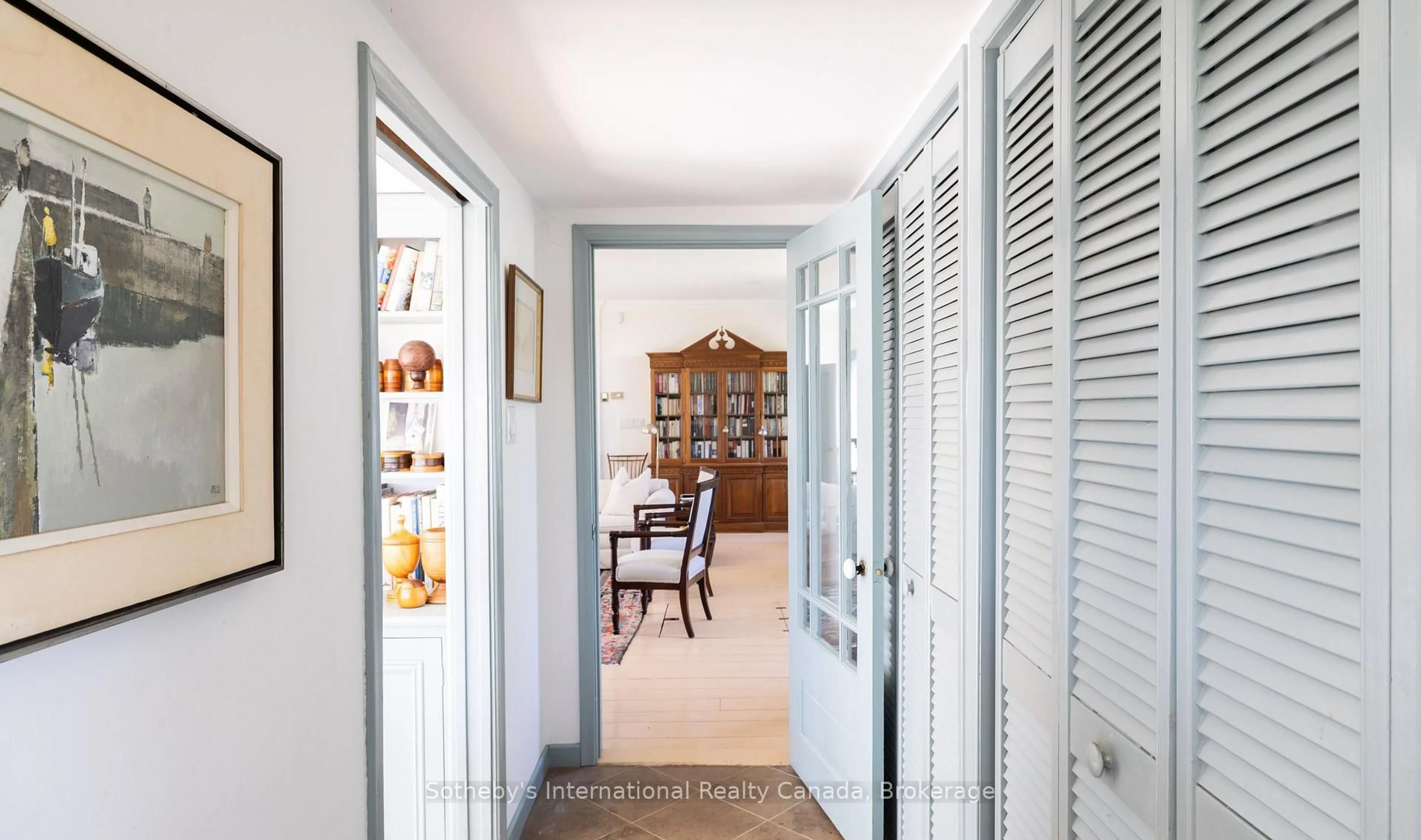 Indoor entryway for 47014 Old Mail Rd, Grey Highlands Ontario N4L 1W7