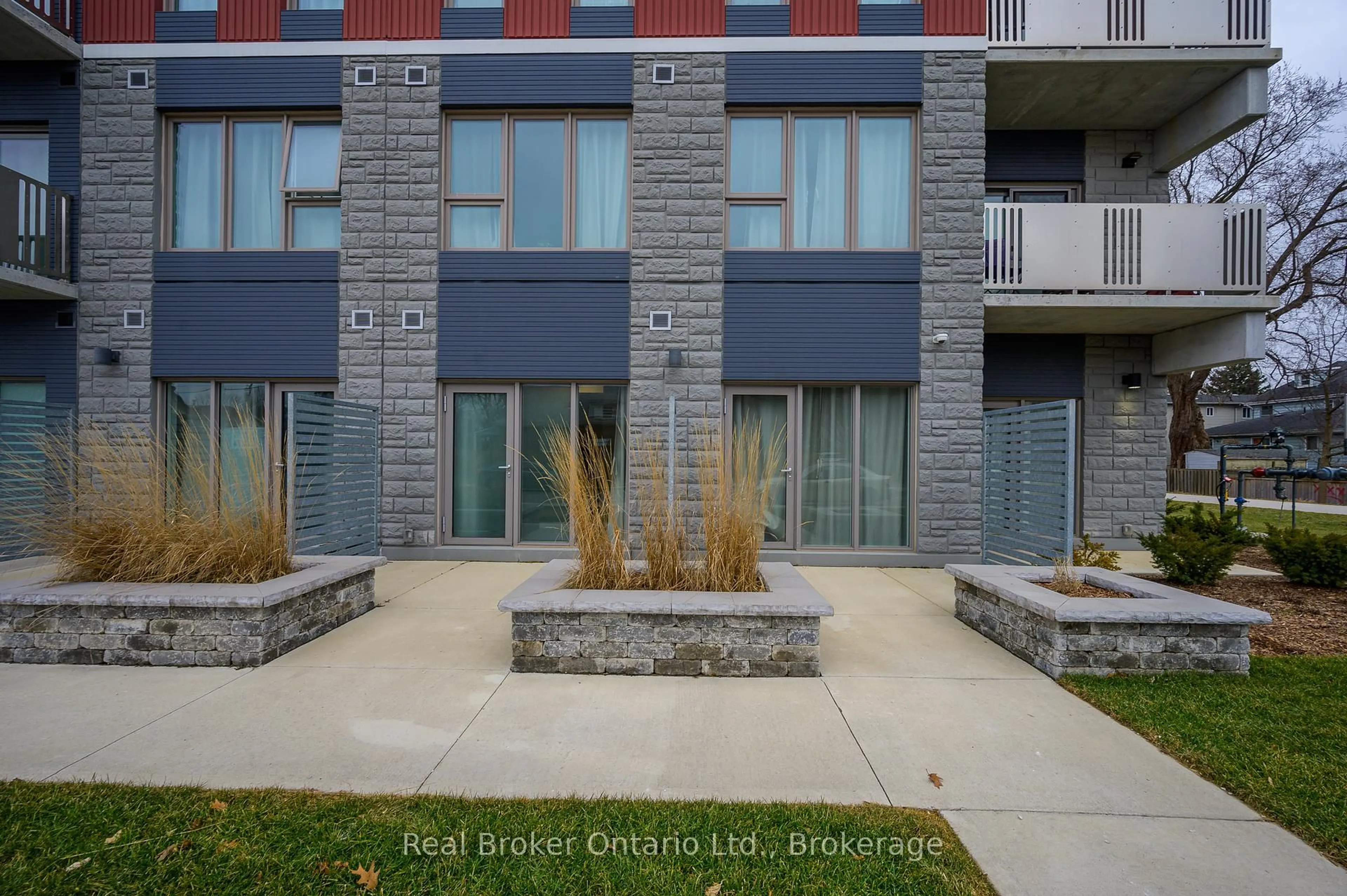 Patio, unknown for 77 Leland St #111, Hamilton Ontario L8S 3A1