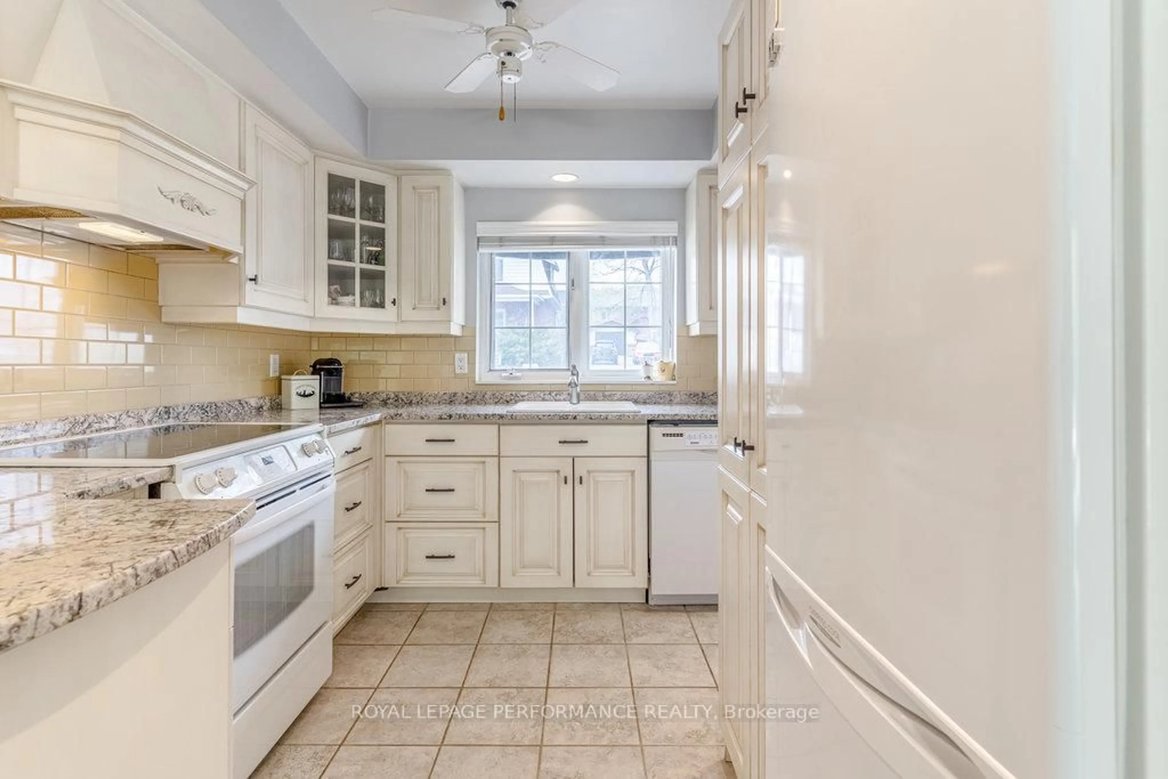 Standard kitchen, ceramic/tile floor for 281 Churchill Ave, Ottawa Ontario K1Z 5B7