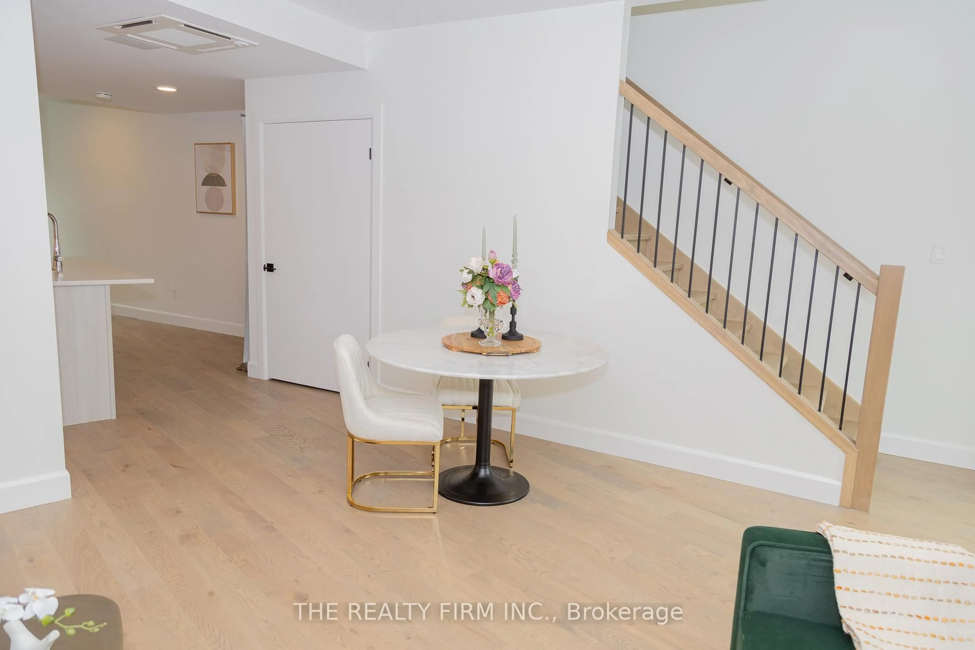 Indoor entryway for 2082 Lumen Dr #B117, London South Ontario N6K 0L3