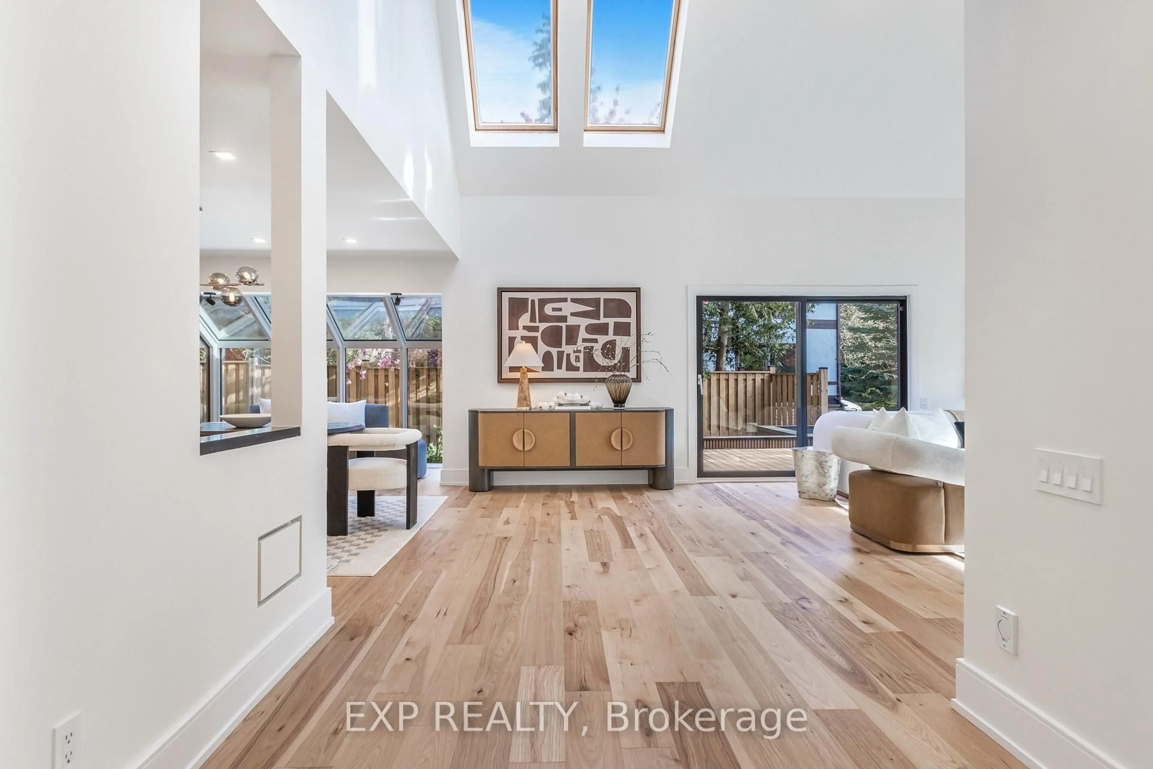 Indoor entryway for 75 Reding Rd, Hamilton Ontario L9G 1M9