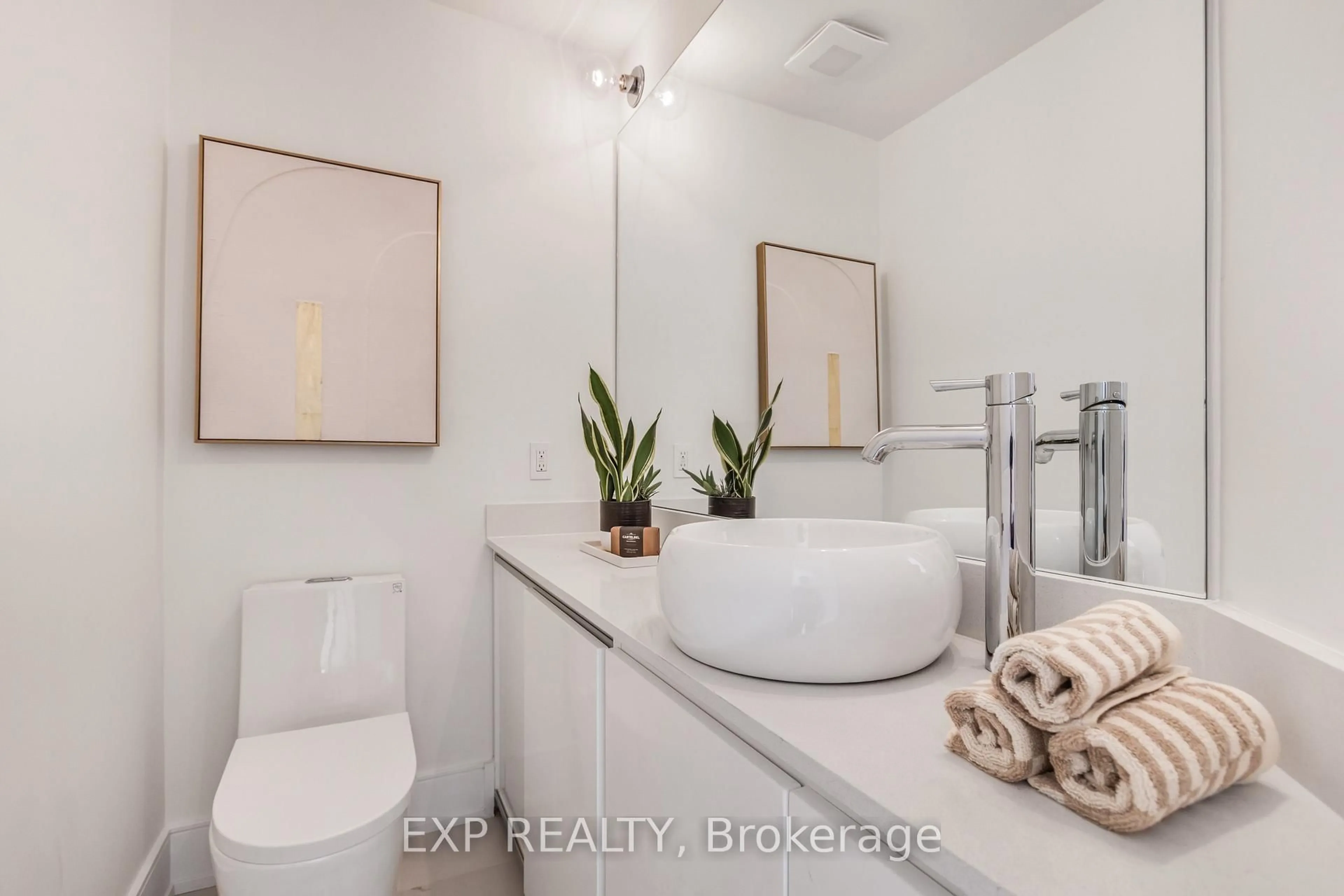 Standard bathroom, ceramic/tile floor for 75 Reding Rd, Hamilton Ontario L9G 1M9
