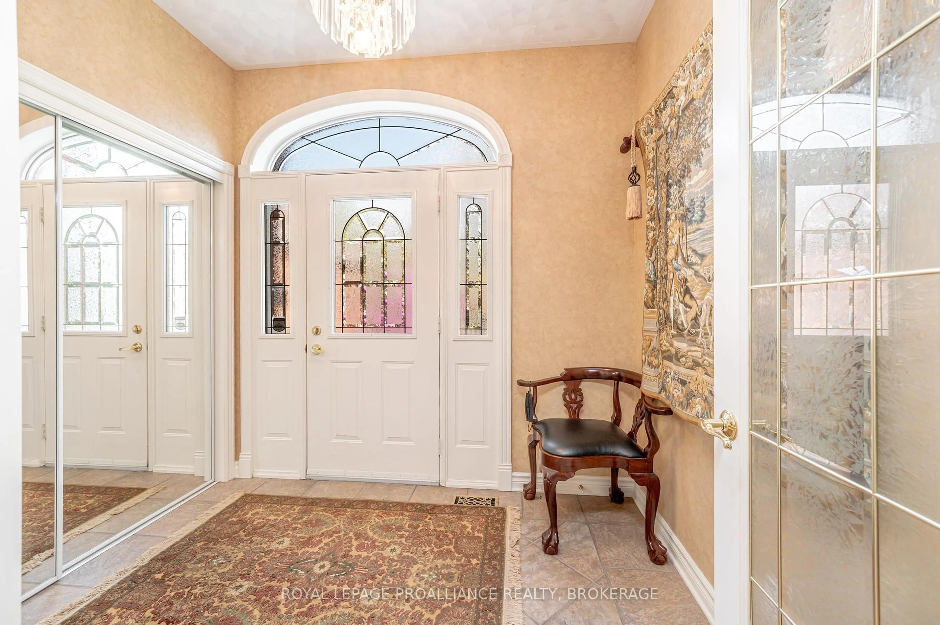 Indoor entryway for 1055 Wickham Circ, Kingston Ontario K7M 8T9
