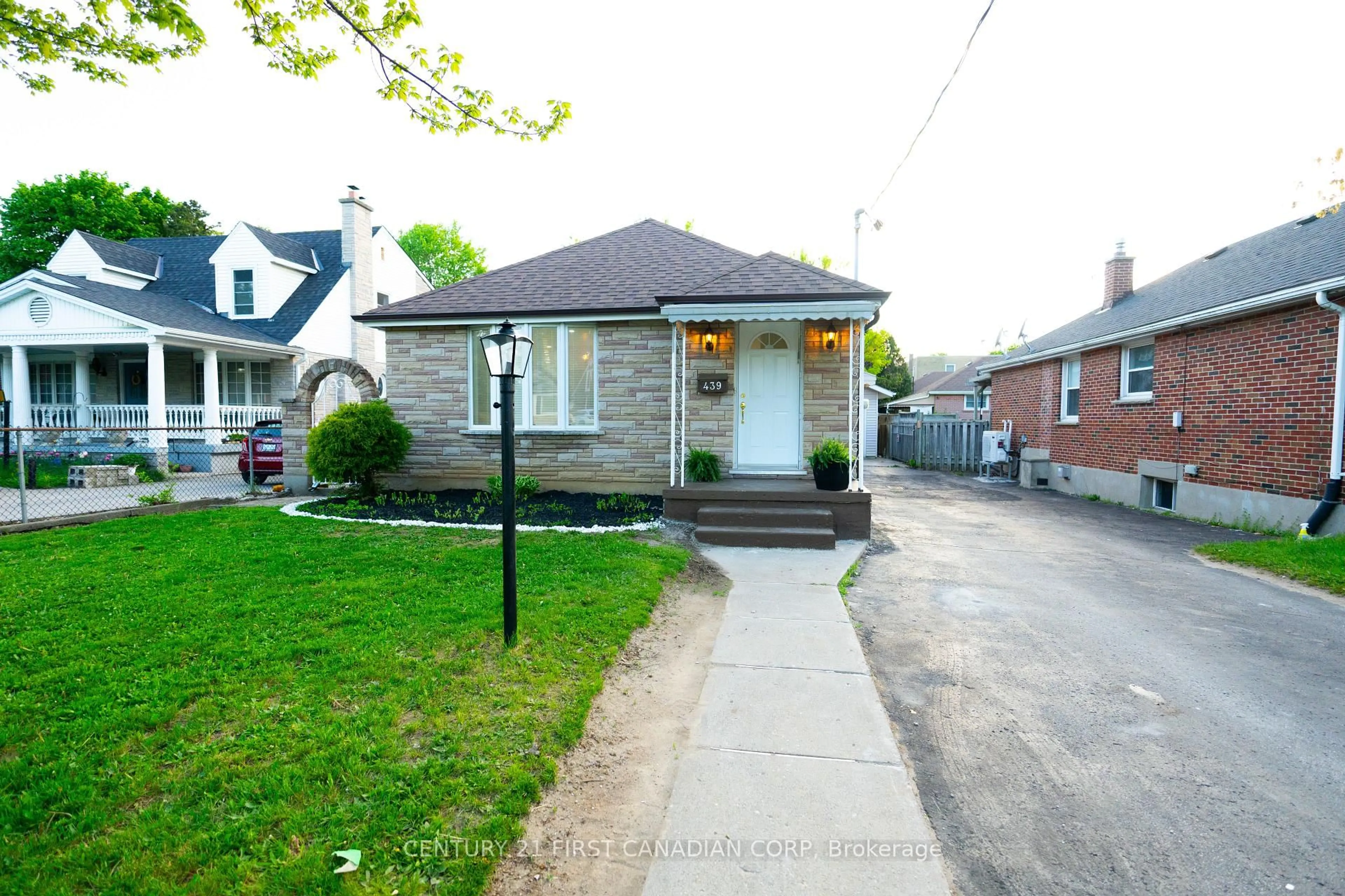 Unknown for 439 Hale St, London East Ontario N5W 1G5