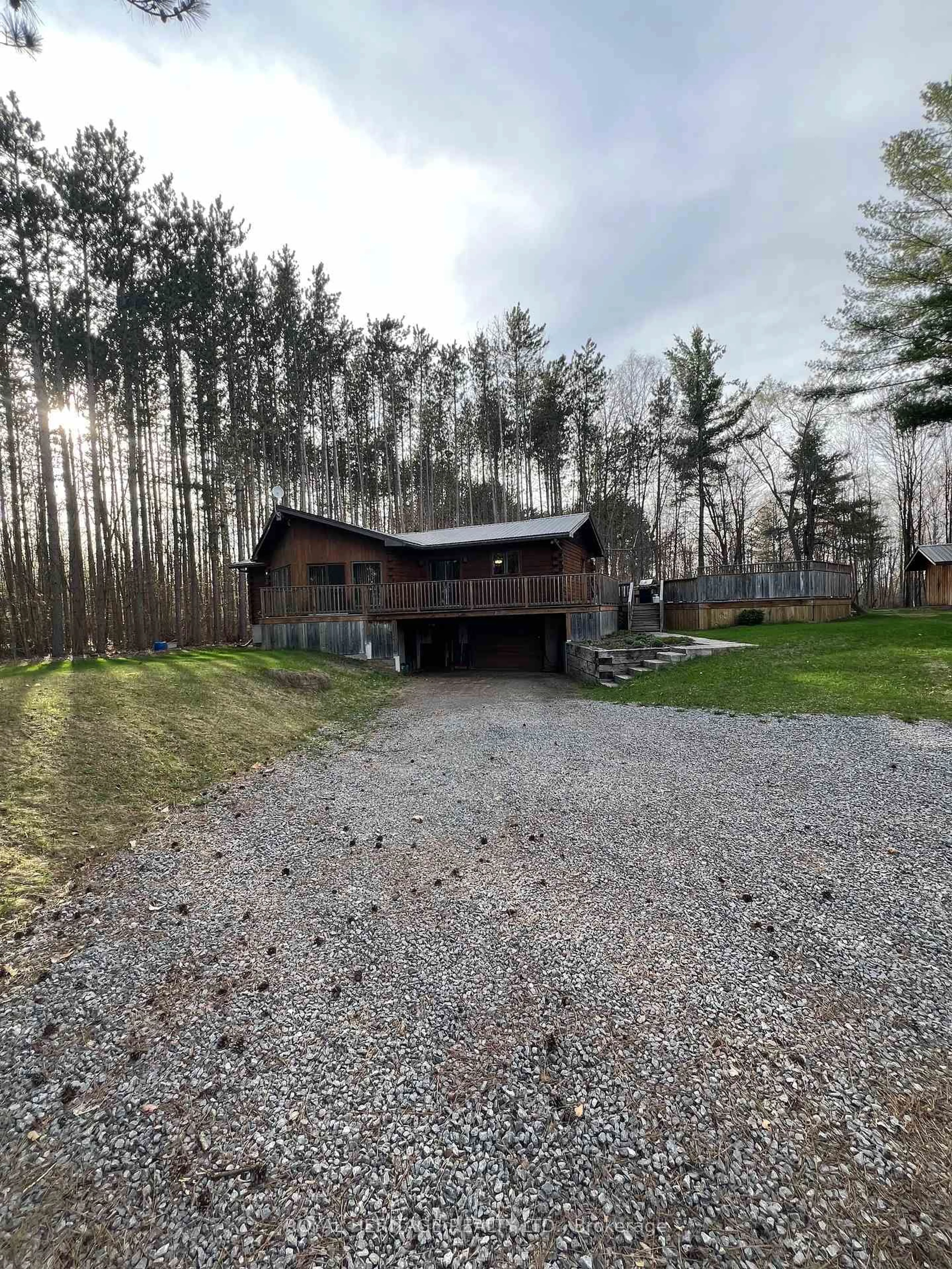 A pic from outside/outdoor area/front of a property/back of a property/a pic from drone, unknown for 19 Mccrea Crt, Tweed Ontario K0K 3J0