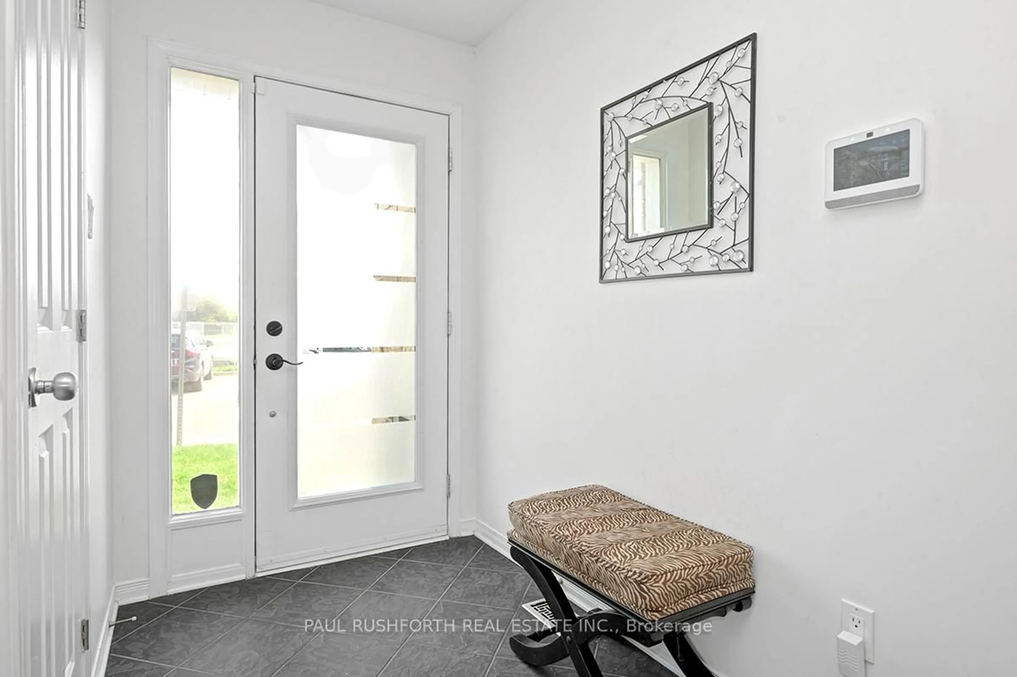 Indoor entryway for 157 Corinth Private, Ottawa Ontario K2E 0A8