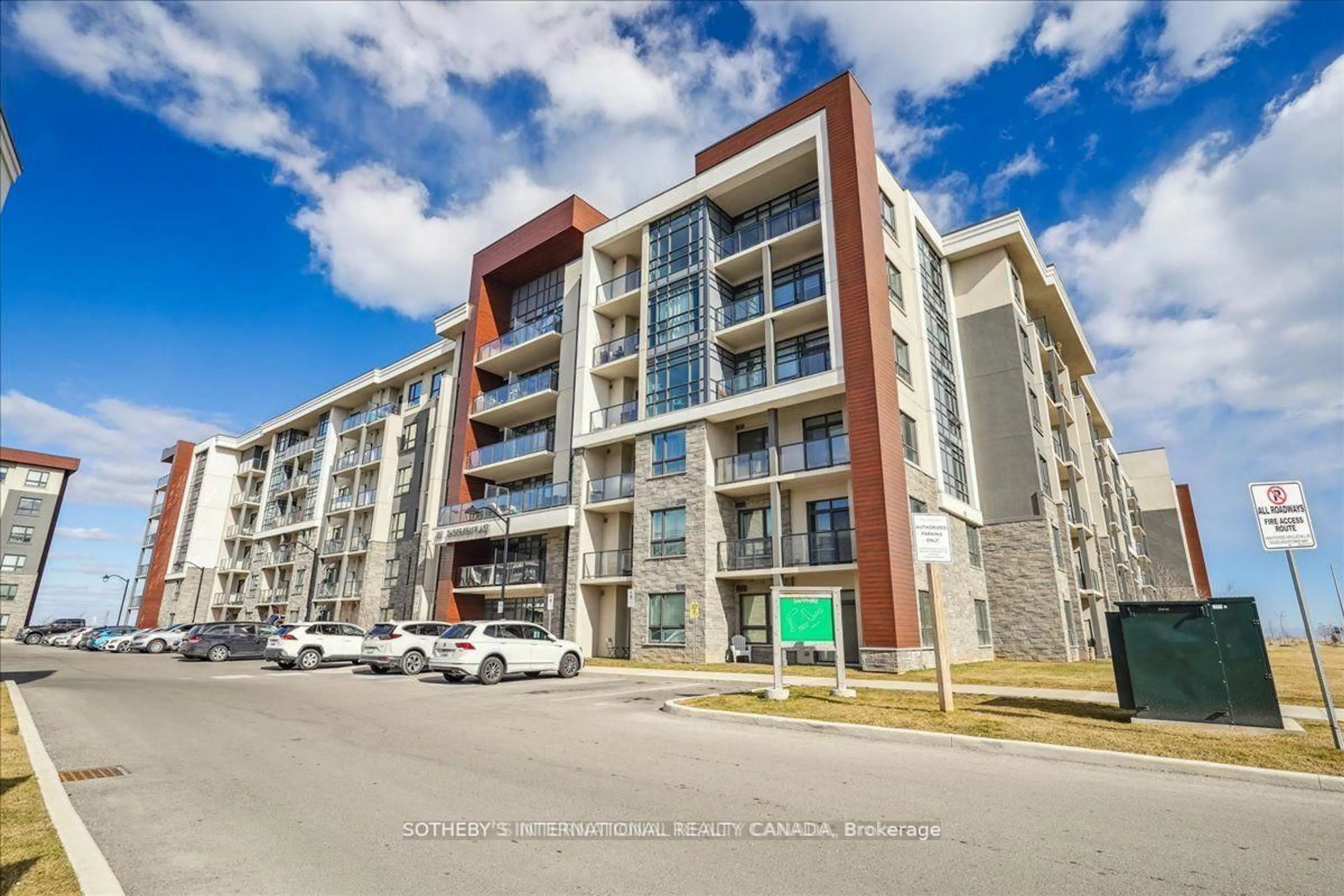 A pic from outside/outdoor area/front of a property/back of a property/a pic from drone, building for 101 Shoreview Pl #633, Hamilton Ontario L8E 0K2