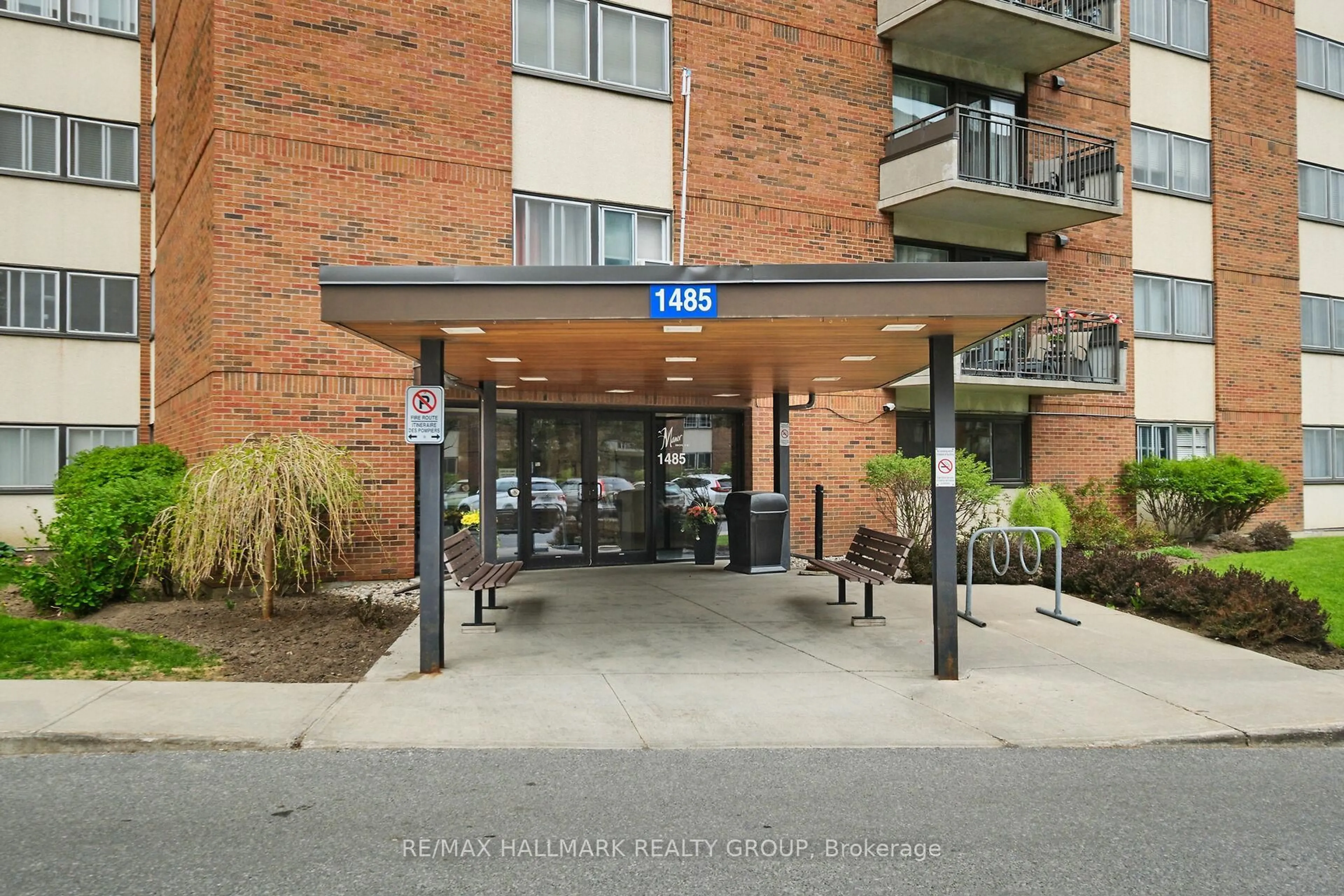 Indoor foyer for 1485 Baseline Rd #307, Ottawa Ontario K2C 3L8