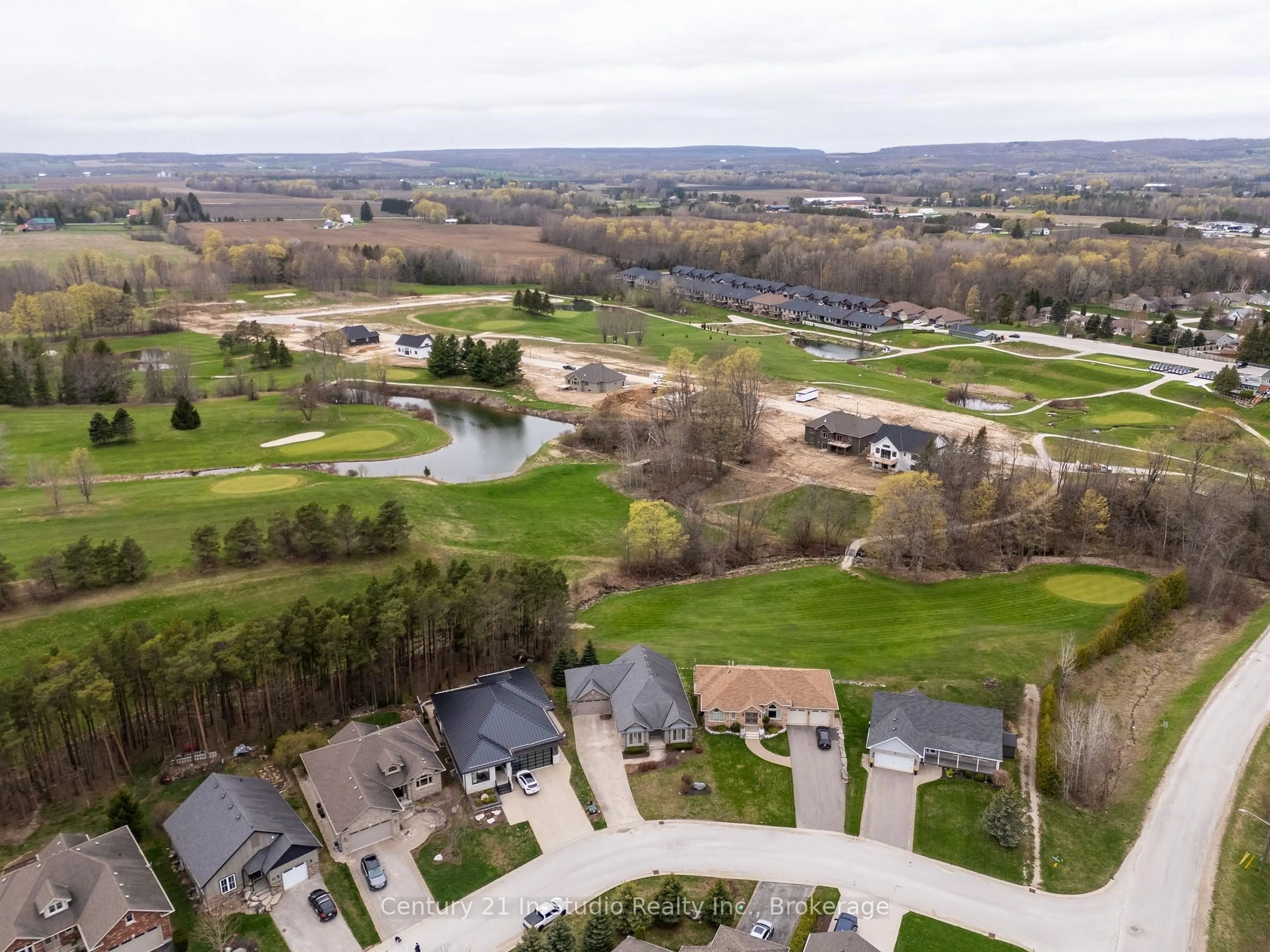 A pic from outside/outdoor area/front of a property/back of a property/a pic from drone, water/lake/river/ocean view for 6 Glen Abbey Crt, Meaford Ontario N4L 1Y4