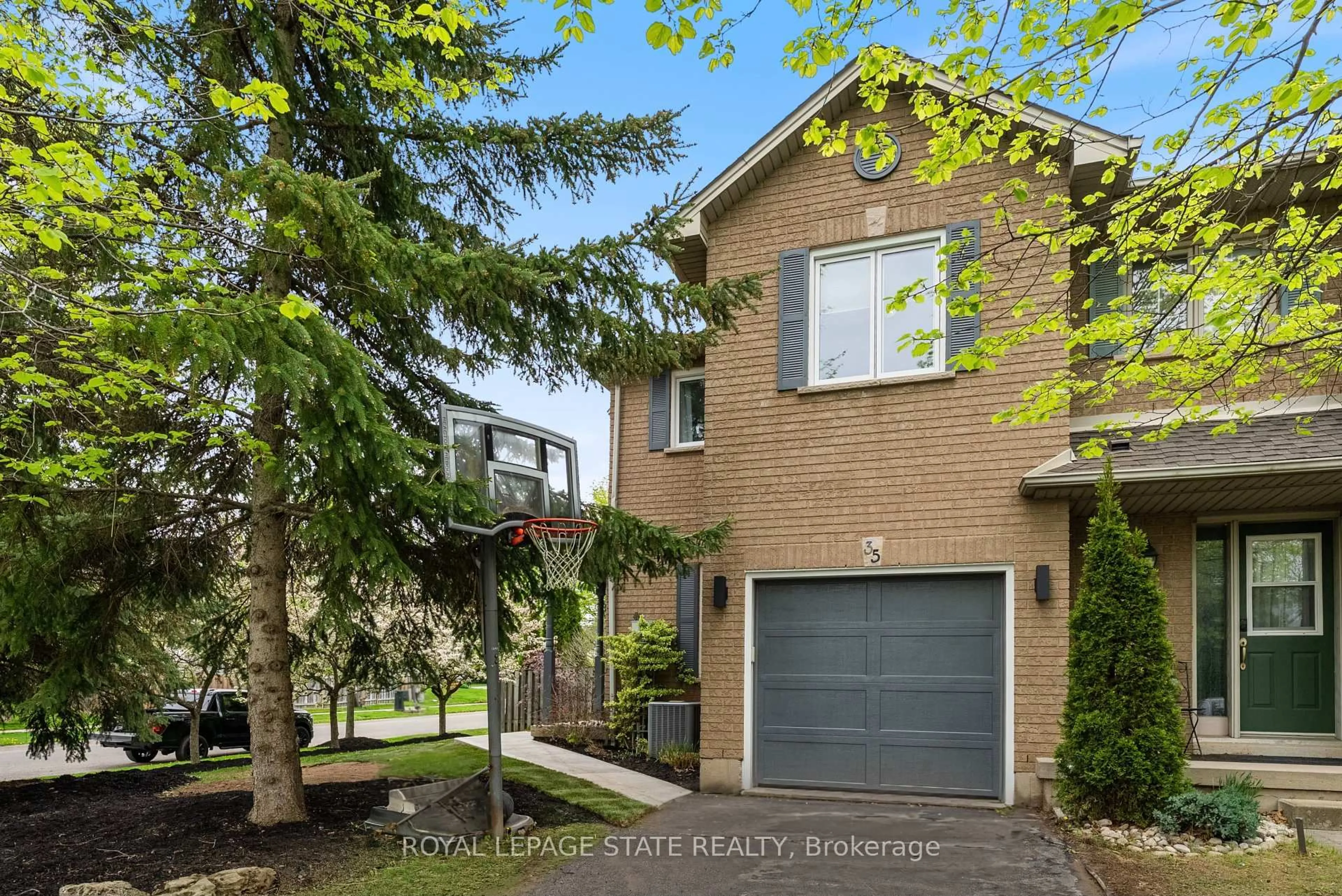 Home with brick exterior material, street for 35 Morwick Dr, Hamilton Ontario L9G 4Y4