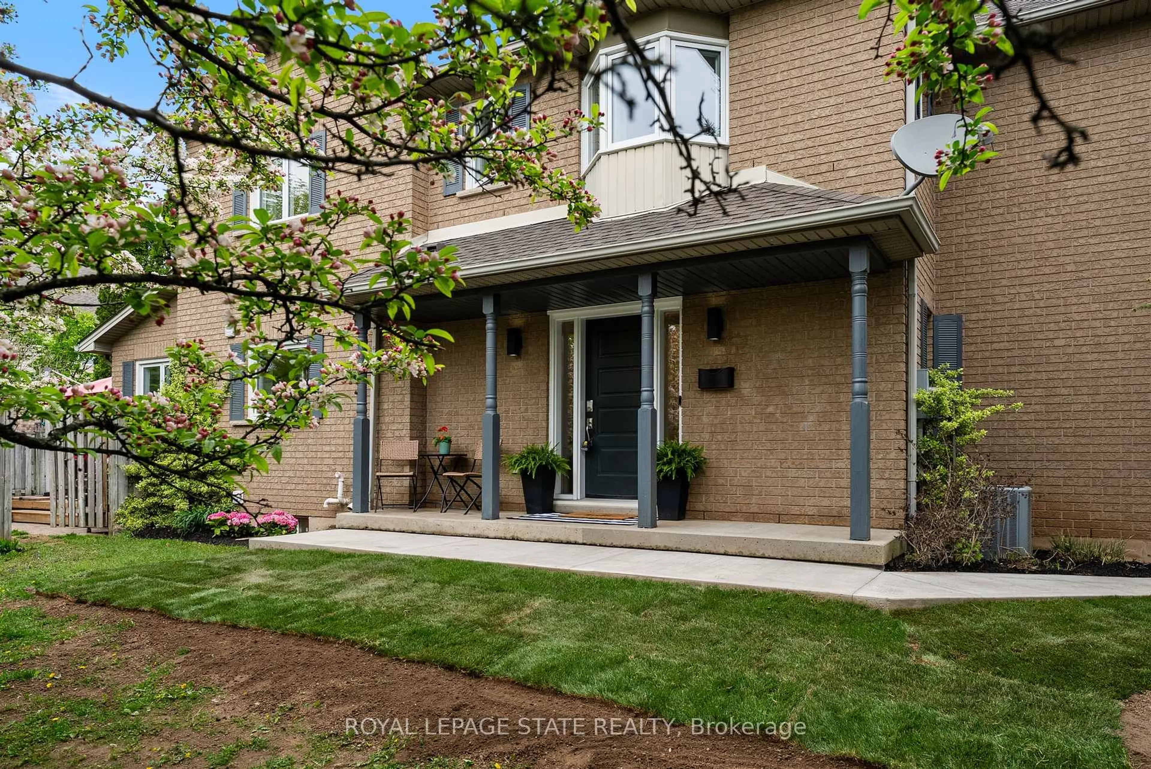 Home with brick exterior material, street for 35 Morwick Dr, Hamilton Ontario L9G 4Y4