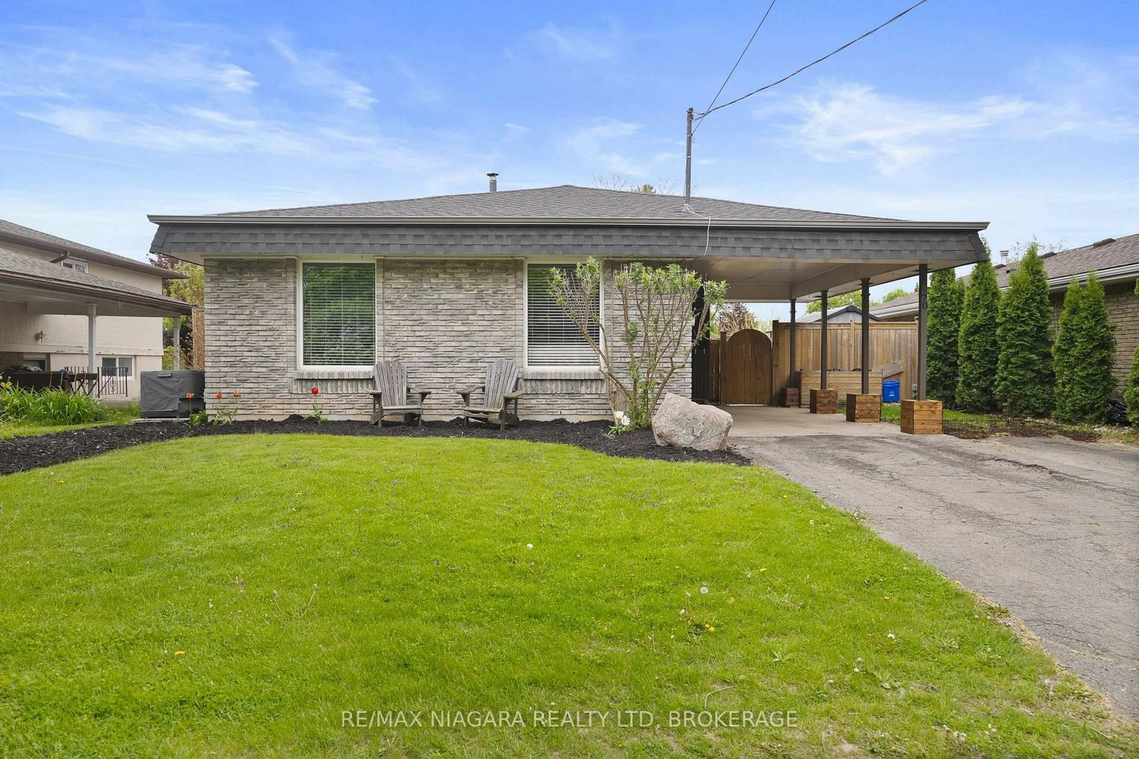 Home with brick exterior material, street for 70 LINWELL Rd, St. Catharines Ontario L2N 6B1