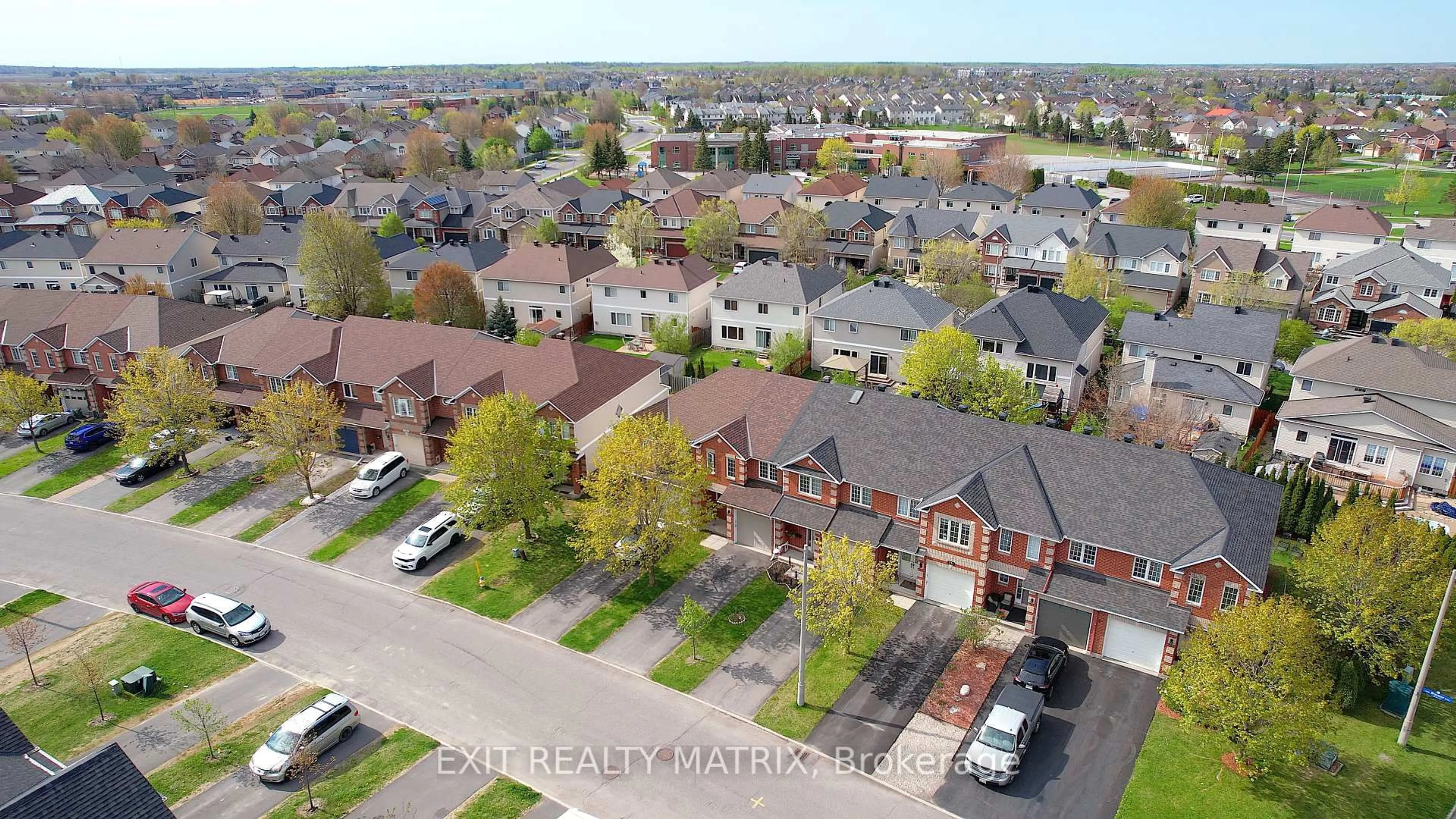 A pic from outside/outdoor area/front of a property/back of a property/a pic from drone, street for 1158 Brasseur Cres, Ottawa Ontario K4A 4Y5