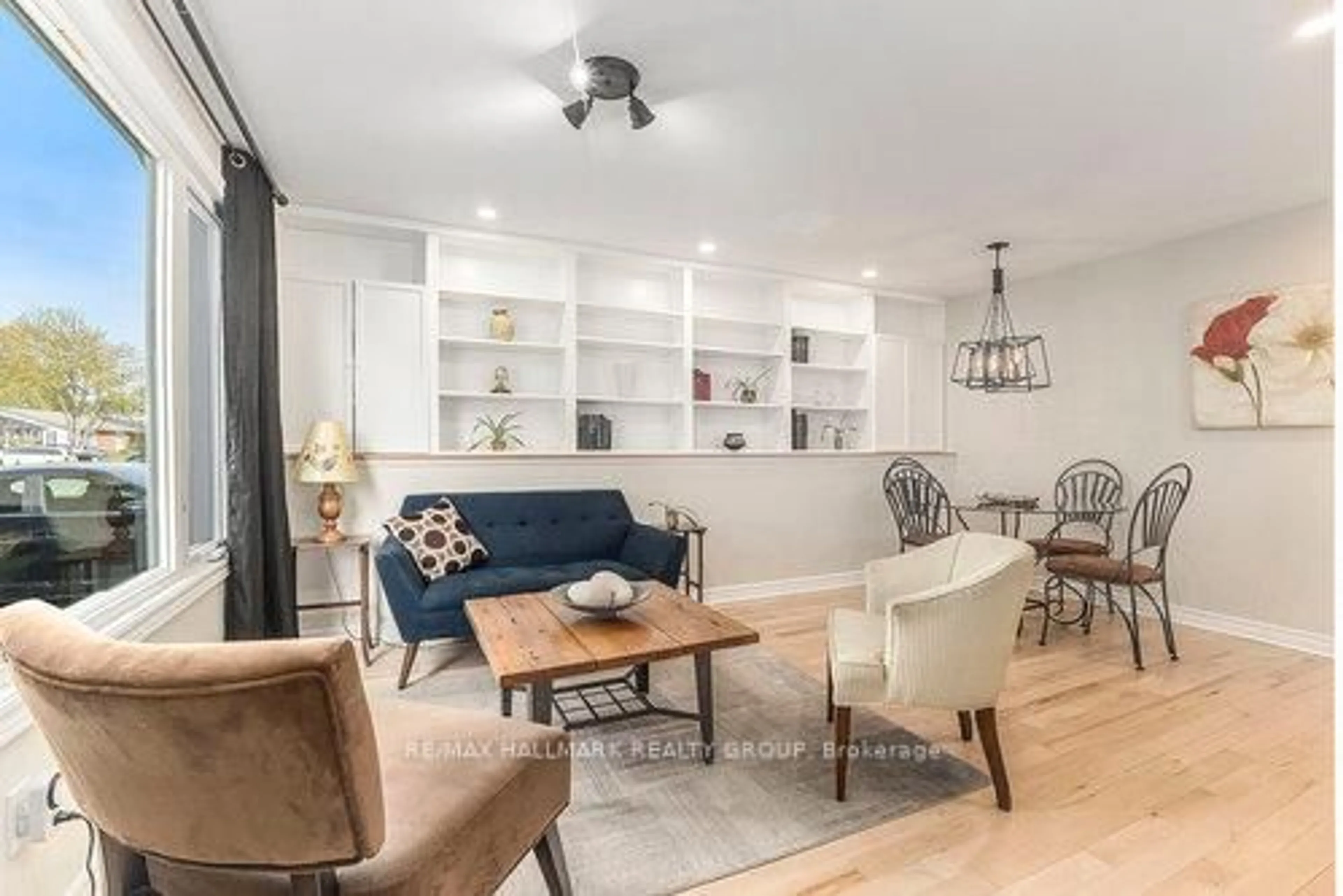 Living room with furniture, wood/laminate floor for 199 OLD COLONY Rd, Ottawa Ontario K2L 1M6