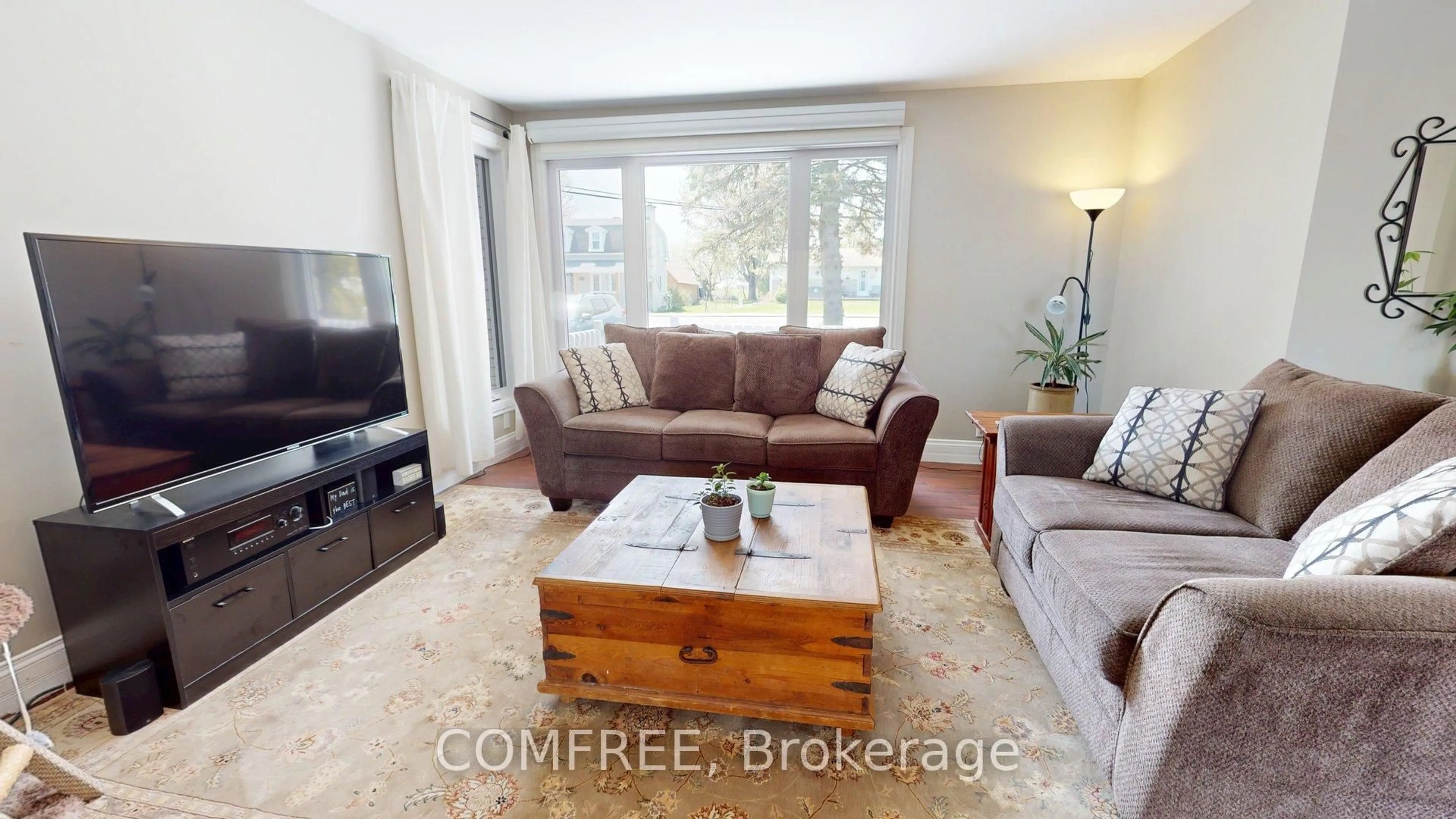 Living room with furniture, unknown for 2055 Principale St, East Hawkesbury Ontario K0B 1B0