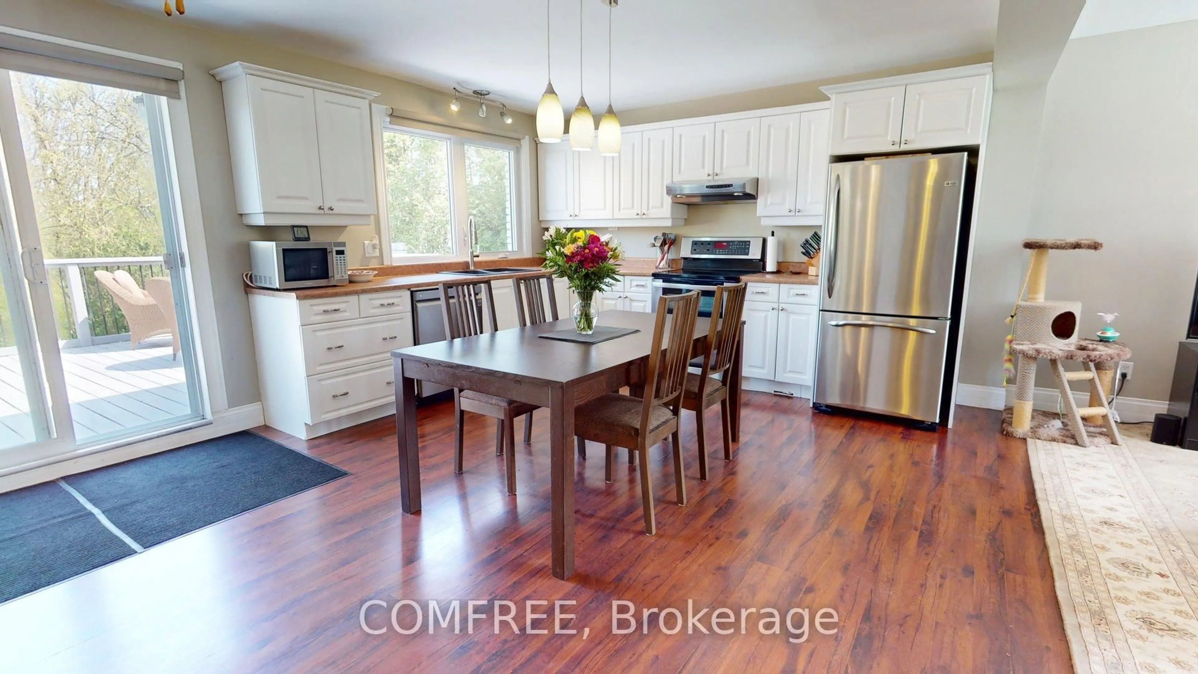Open concept kitchen, wood/laminate floor for 2055 Principale St, East Hawkesbury Ontario K0B 1B0