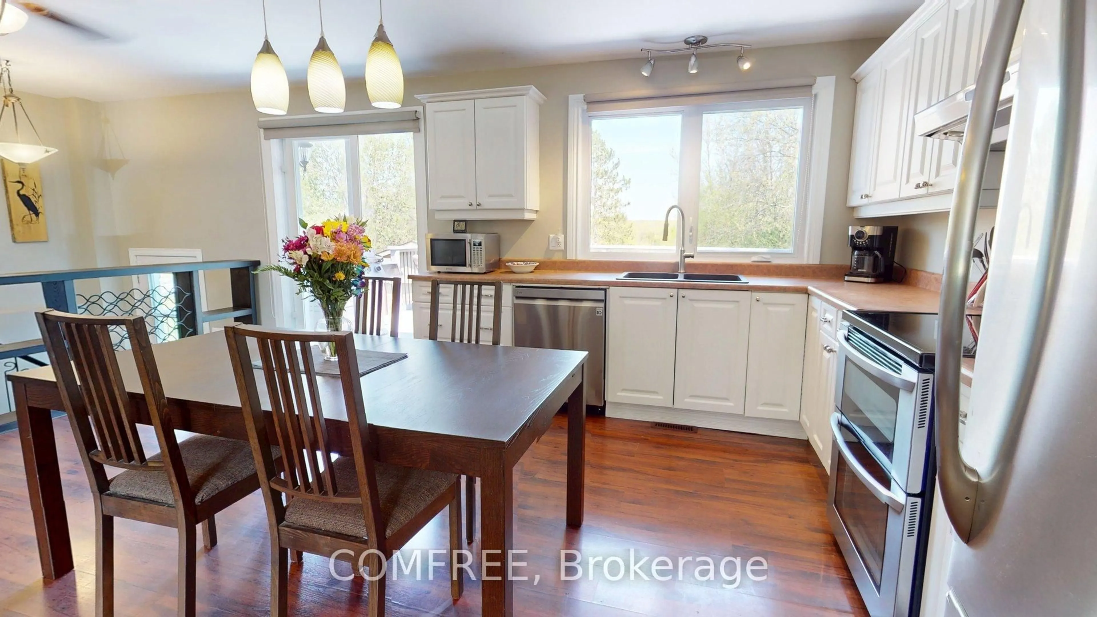 Open concept kitchen, wood/laminate floor for 2055 Principale St, East Hawkesbury Ontario K0B 1B0