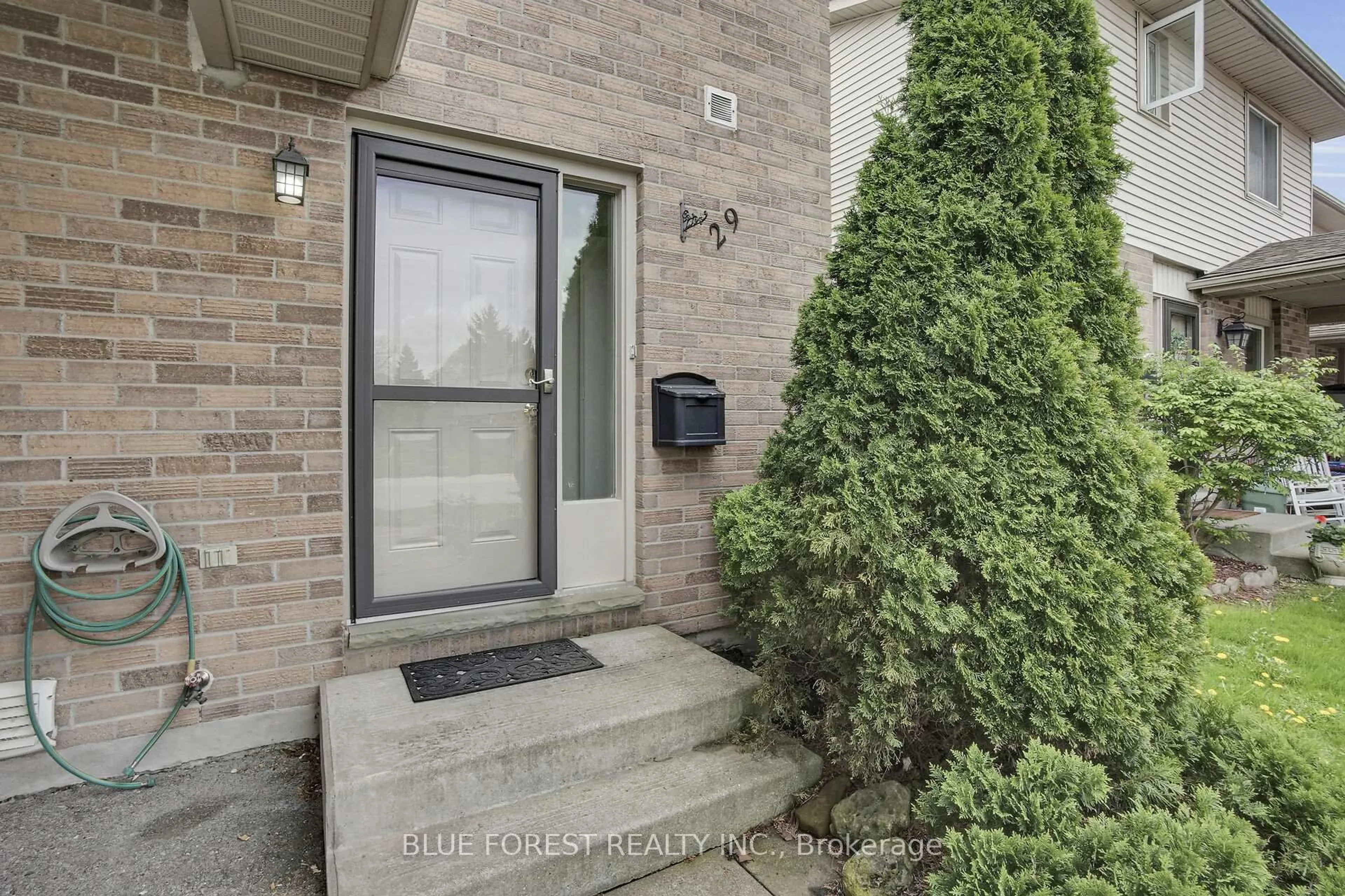 Indoor entryway for 720 Deveron Cres #29, London South Ontario N5Z 4W6