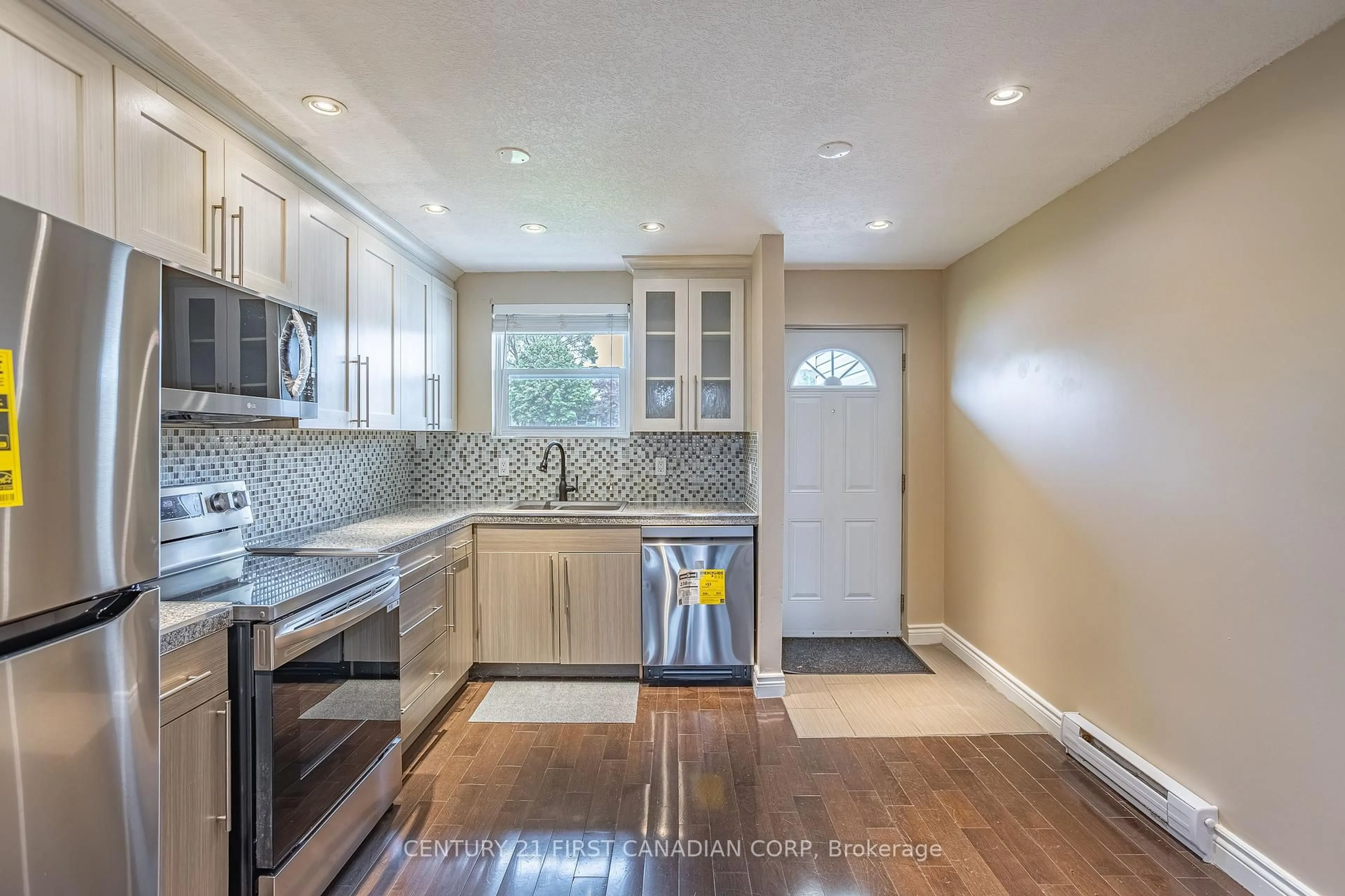 Open concept kitchen, ceramic/tile floor for 1919 Trafalgar St #32, London East Ontario N5V 1A1