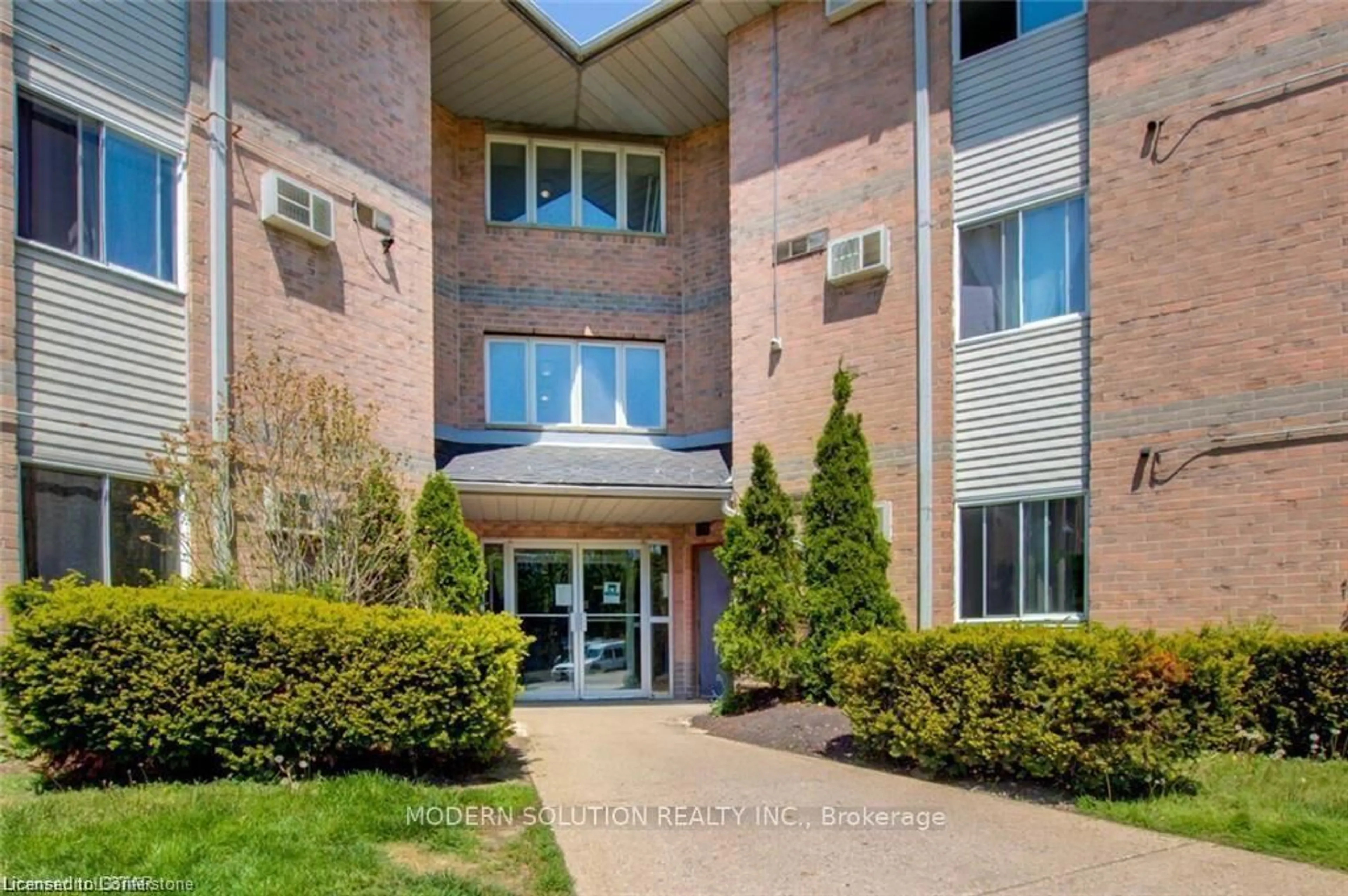 Indoor foyer for 2230 Trafalgar St #315, London East Ontario N5V 4J9