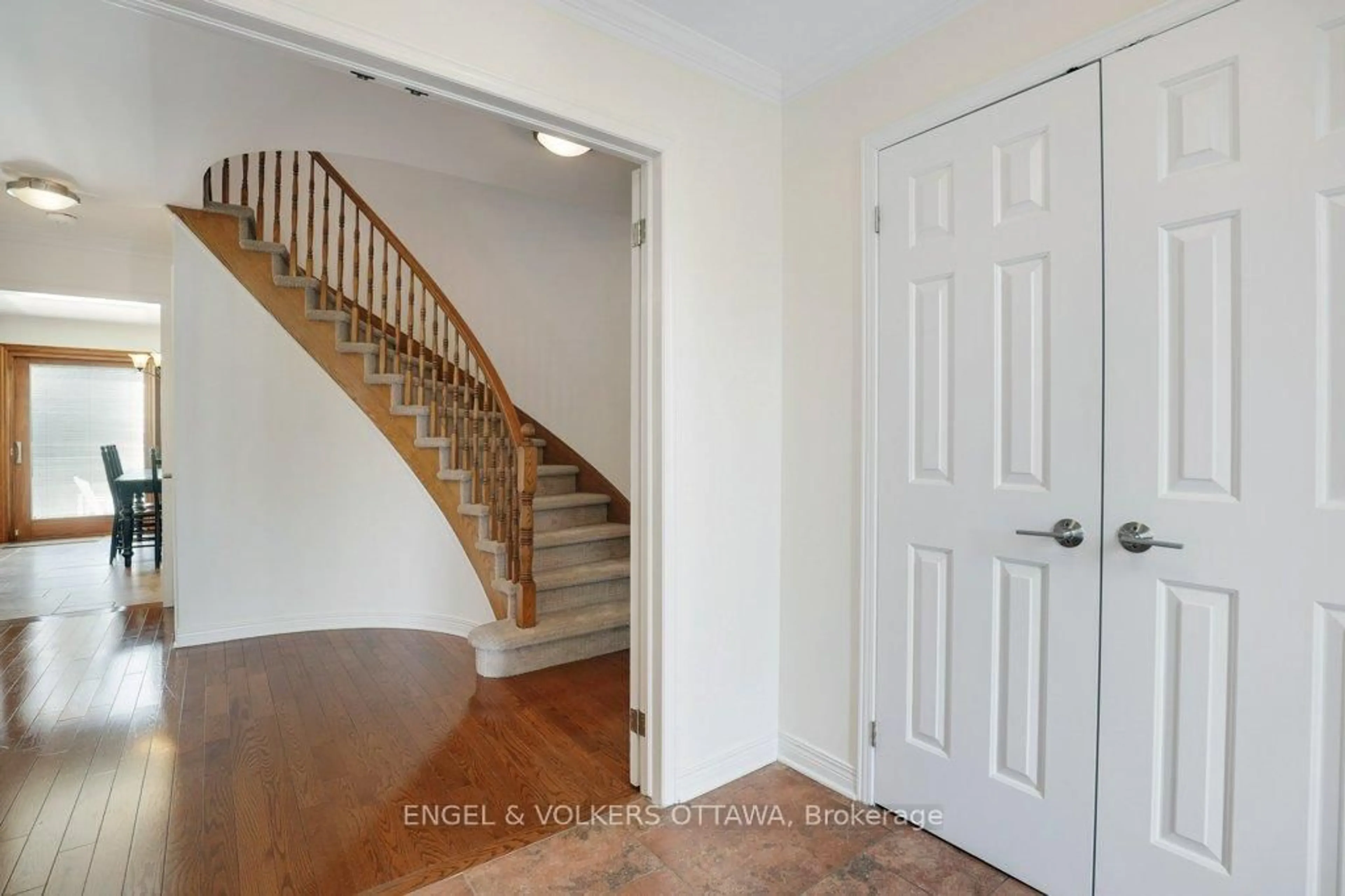 Indoor entryway for 6 Belton Ave, Stittsville Ontario K2S 1G7