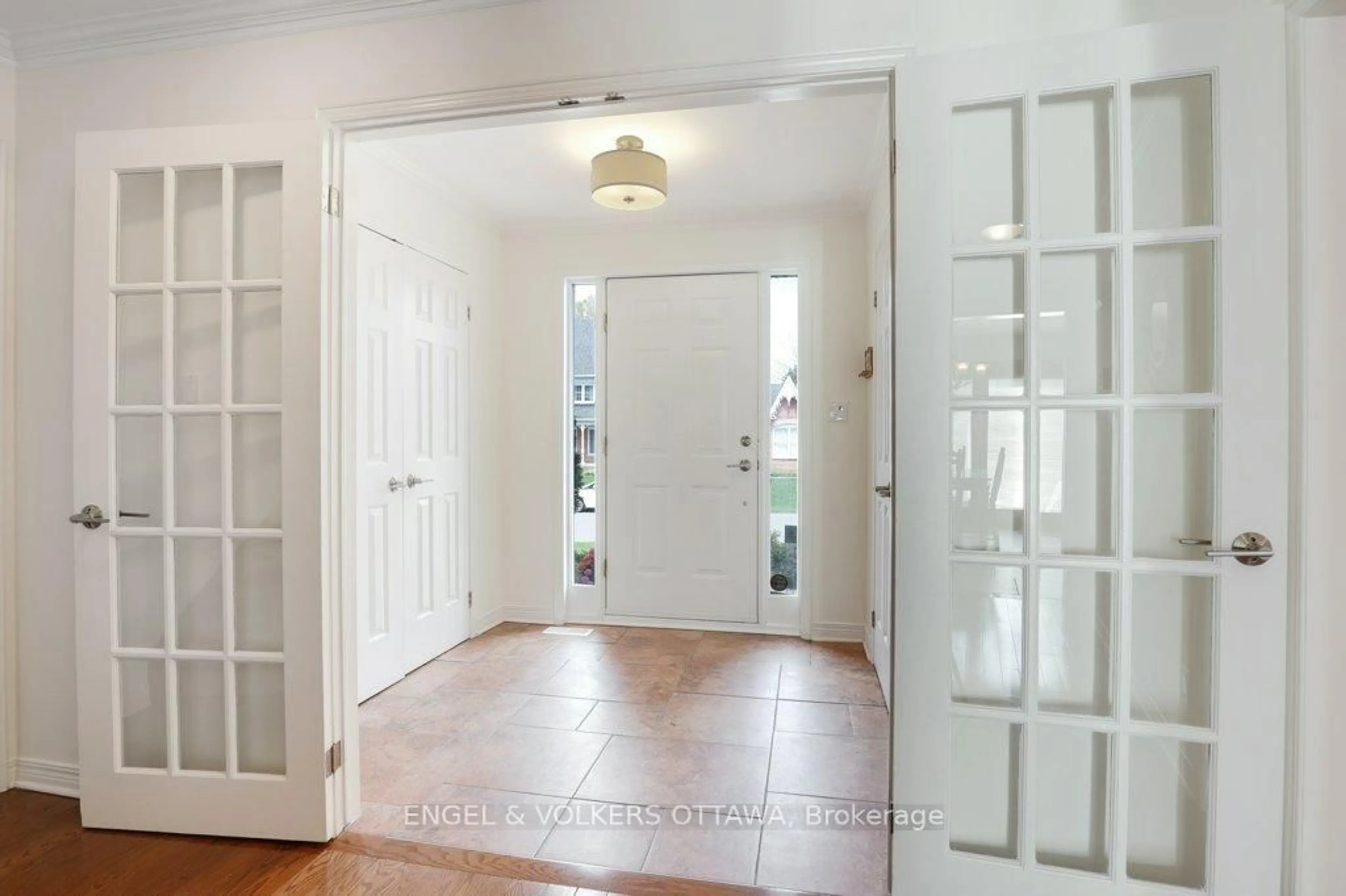 Indoor entryway for 6 Belton Ave, Stittsville Ontario K2S 1G7