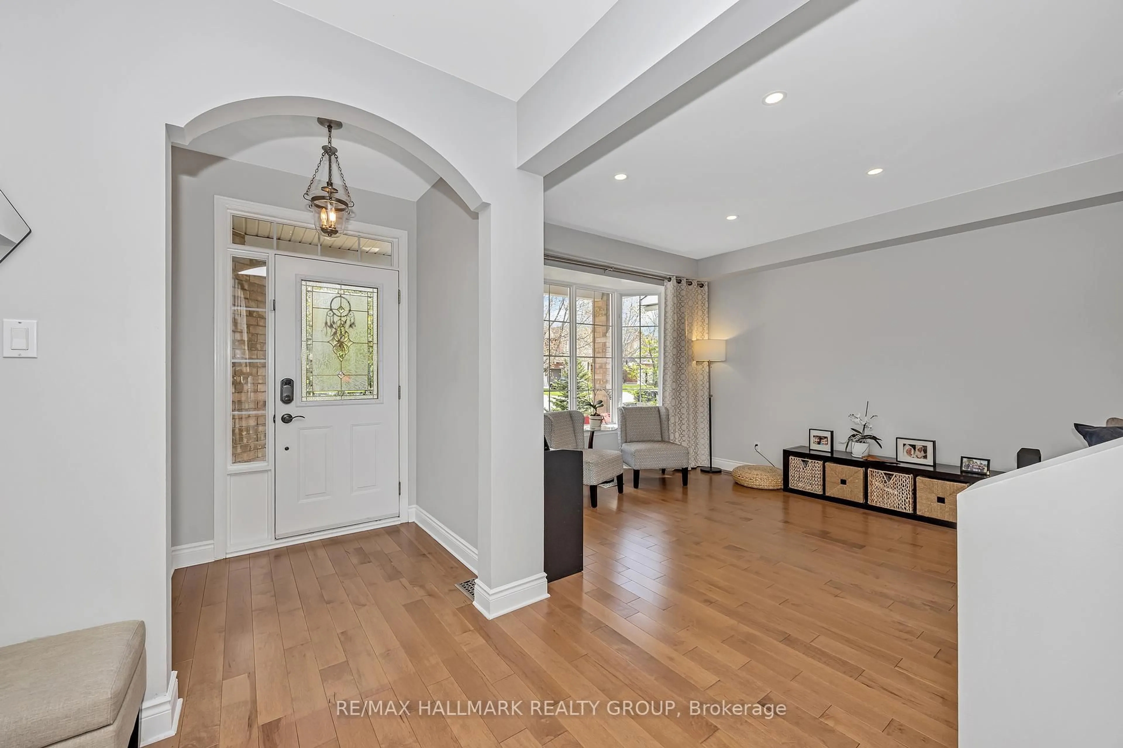 Indoor entryway for 3746 Twin Falls Pl, Ottawa Ontario K1V 1W7