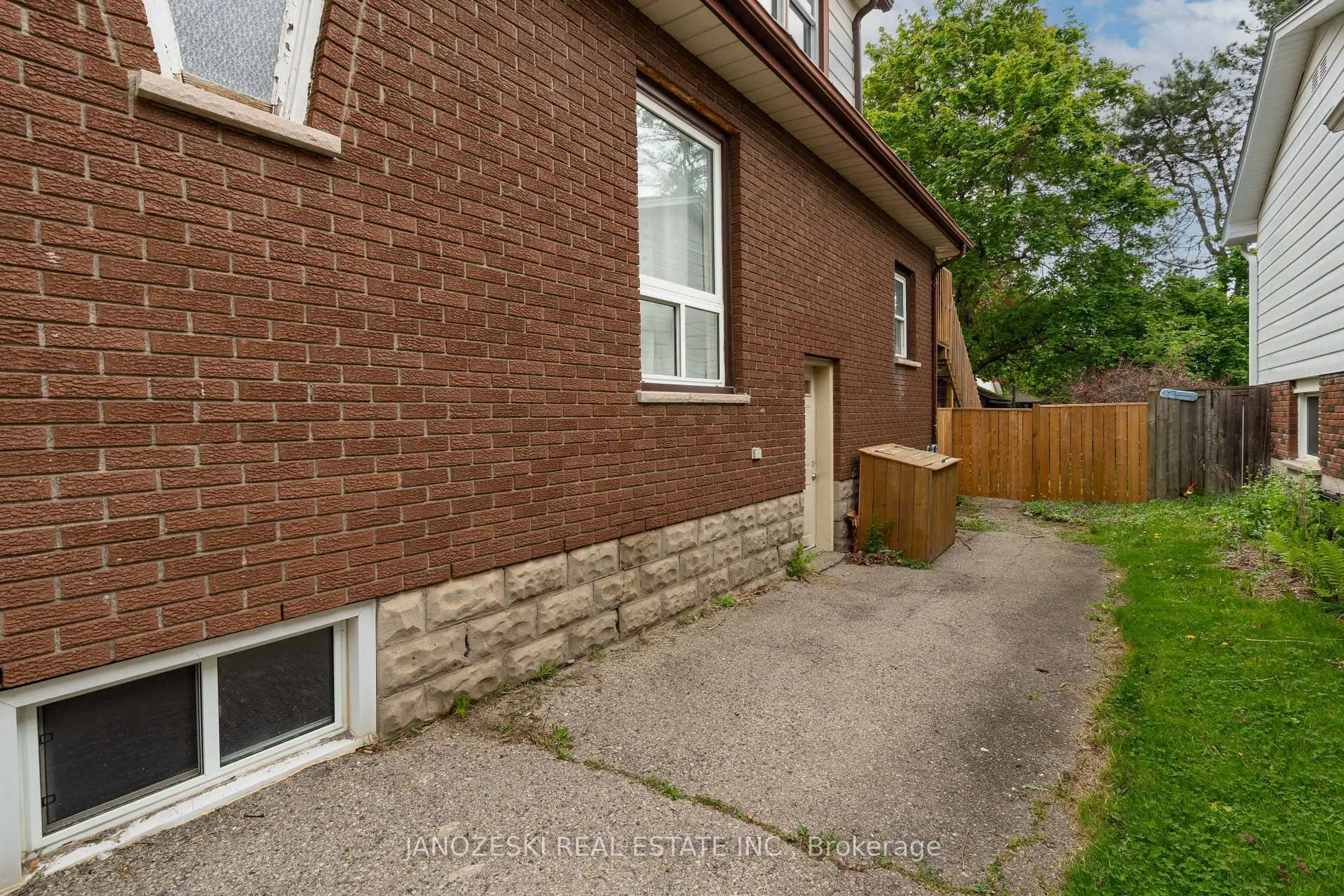 Unknown for 121 Britannia Ave, London North Ontario N6H 2J4