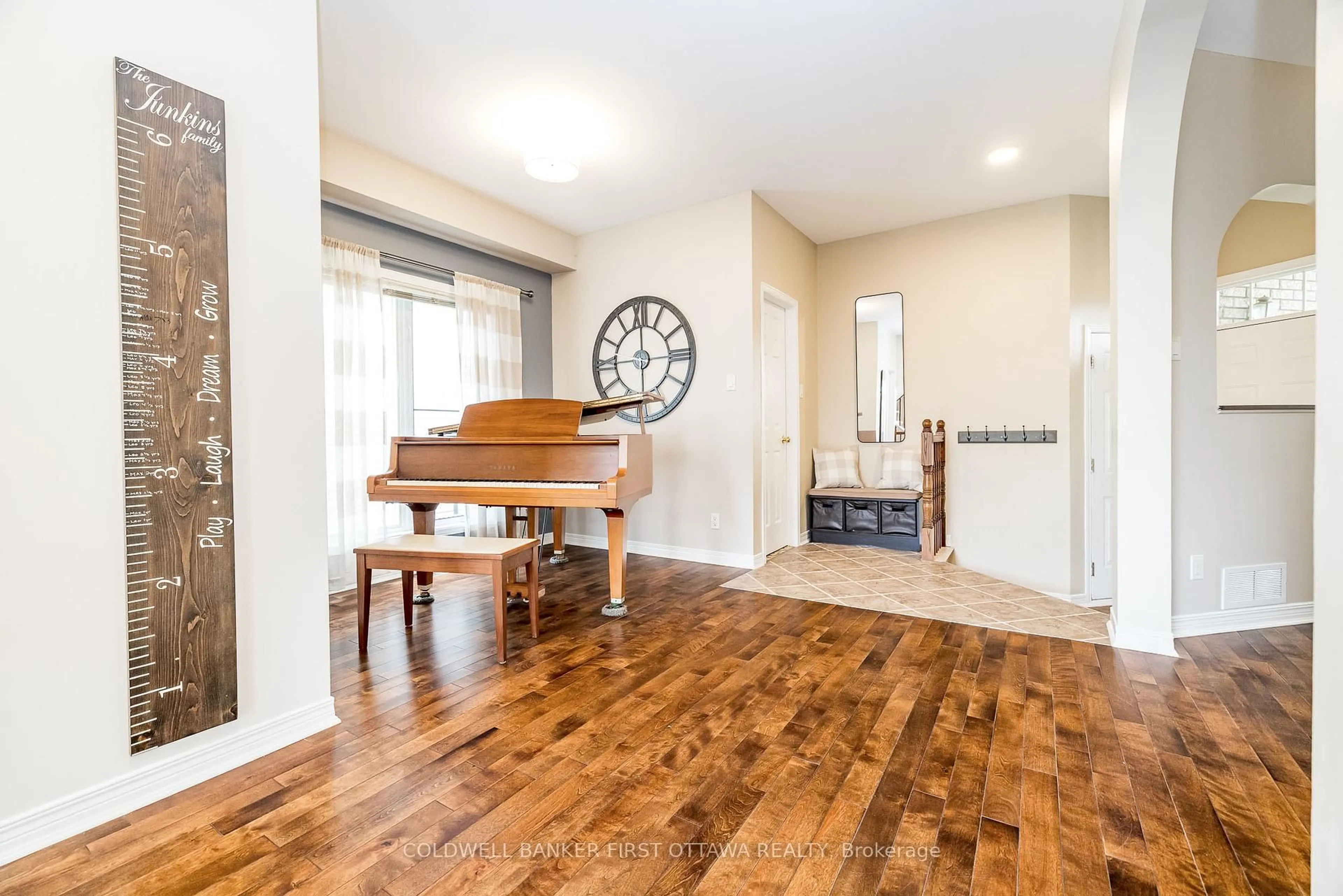 Indoor entryway for 25 NAIRN St, Kanata Ontario K2V 1B6