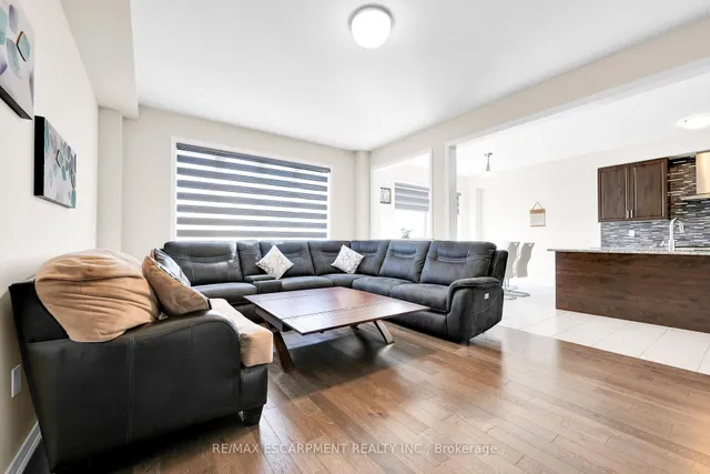 Additional property image - 12 Midhurst Hts