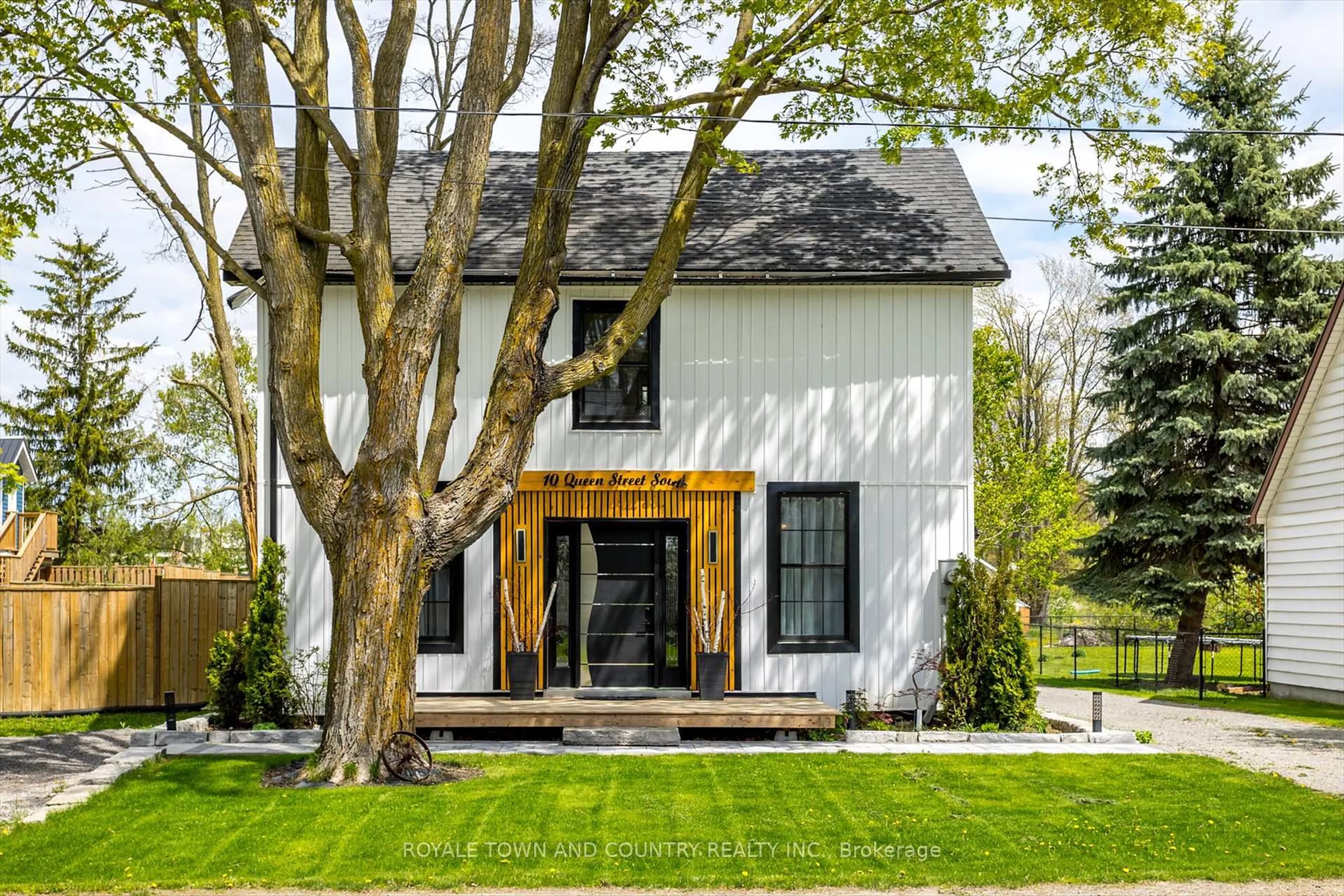 Home with brick exterior material, street for 10 Queen St, Kawartha Lakes Ontario K0L 2W0