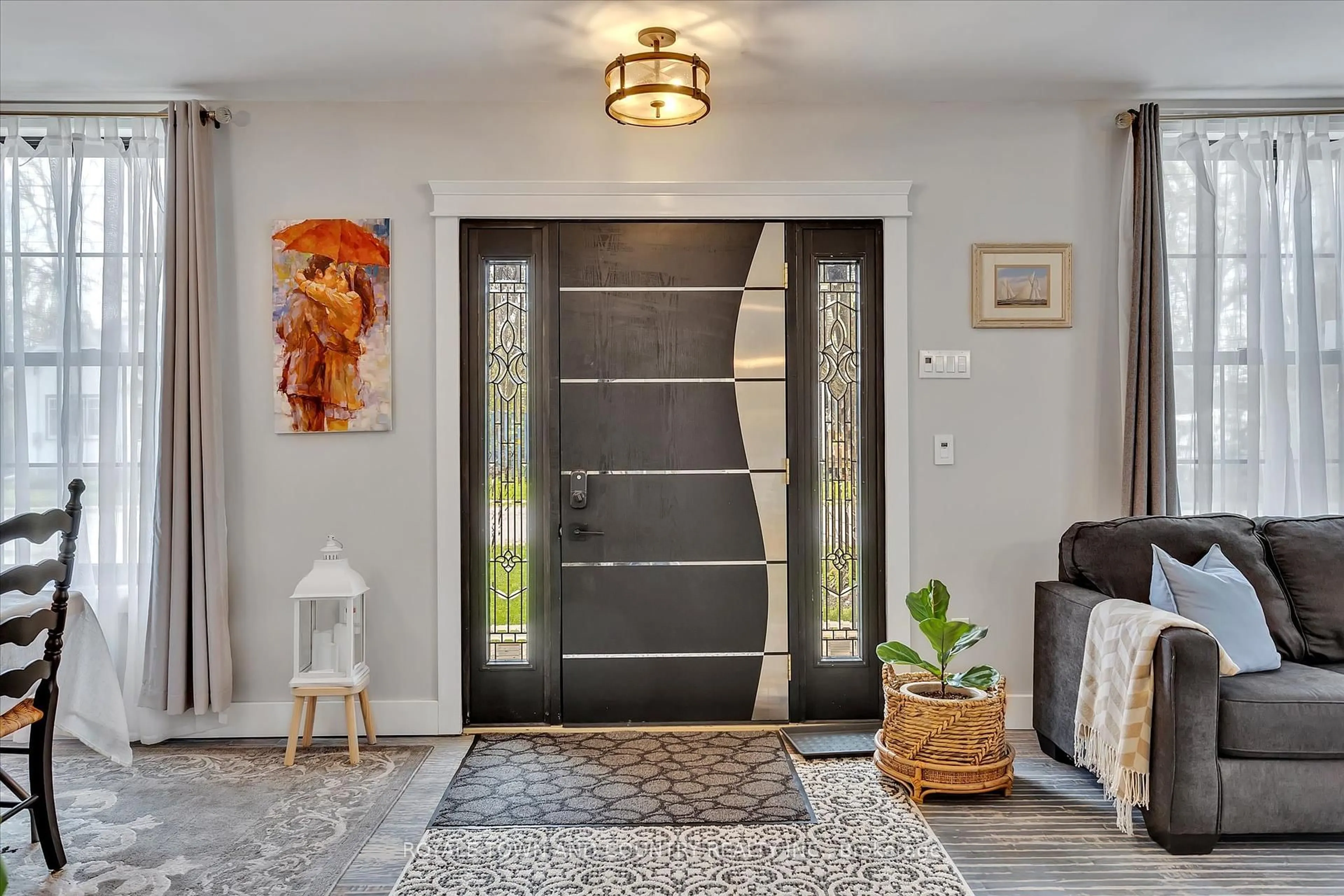 Indoor entryway for 10 Queen St, Kawartha Lakes Ontario K0L 2W0