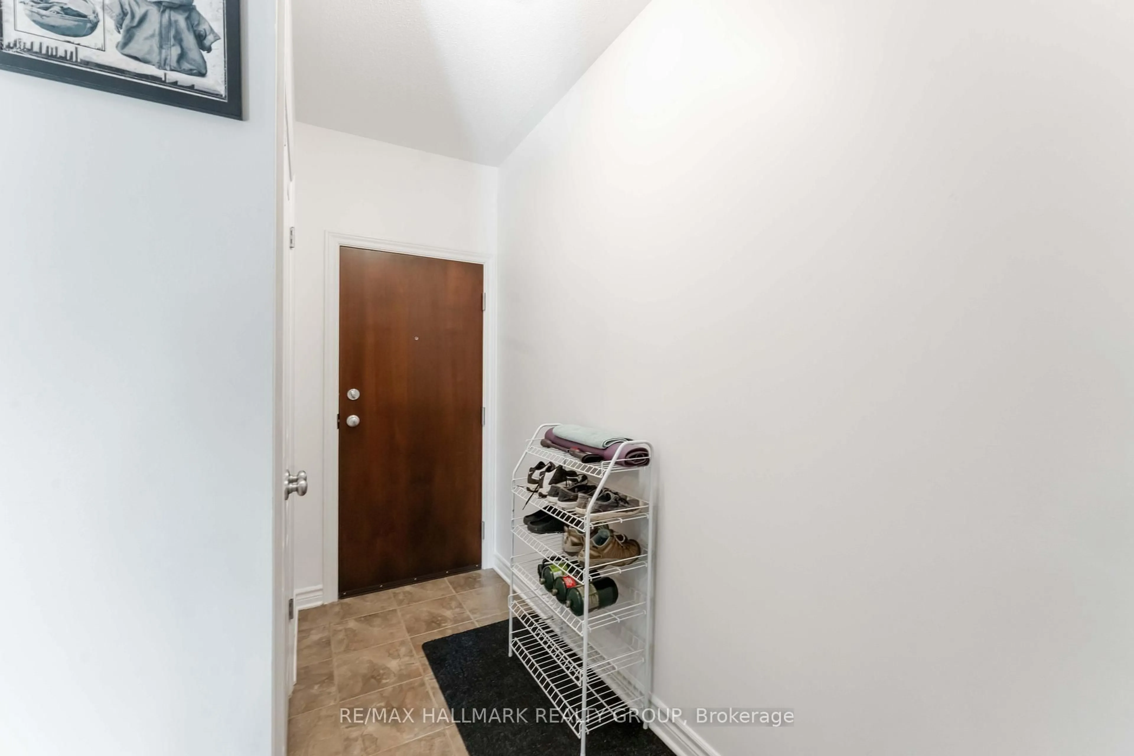 Indoor entryway for 3789 Canyon Walk Dr #F, Ottawa Ontario K1V 2M4