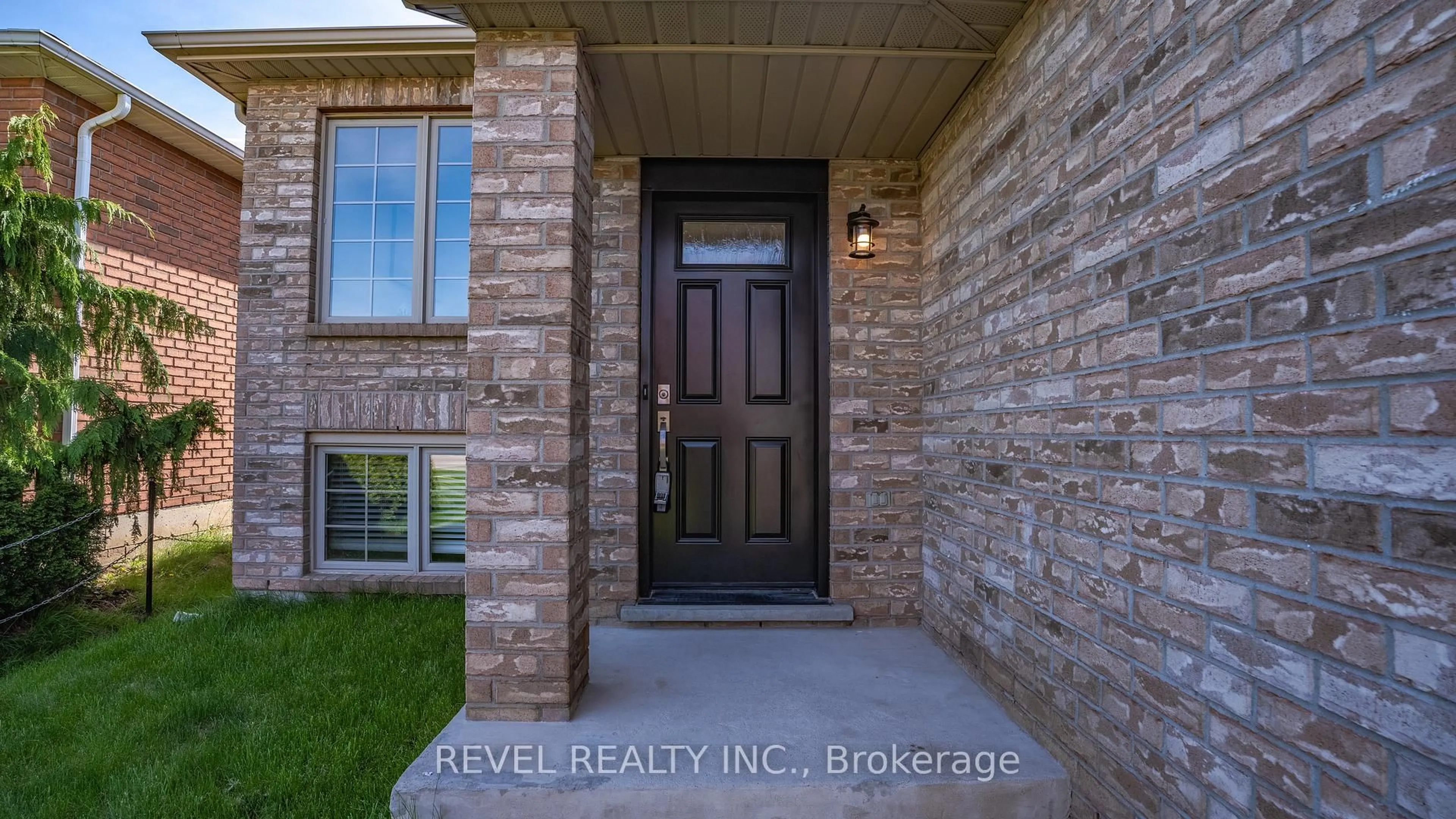 Indoor entryway for 75 Garner's Lane, Brantford Ontario N3T 6P5