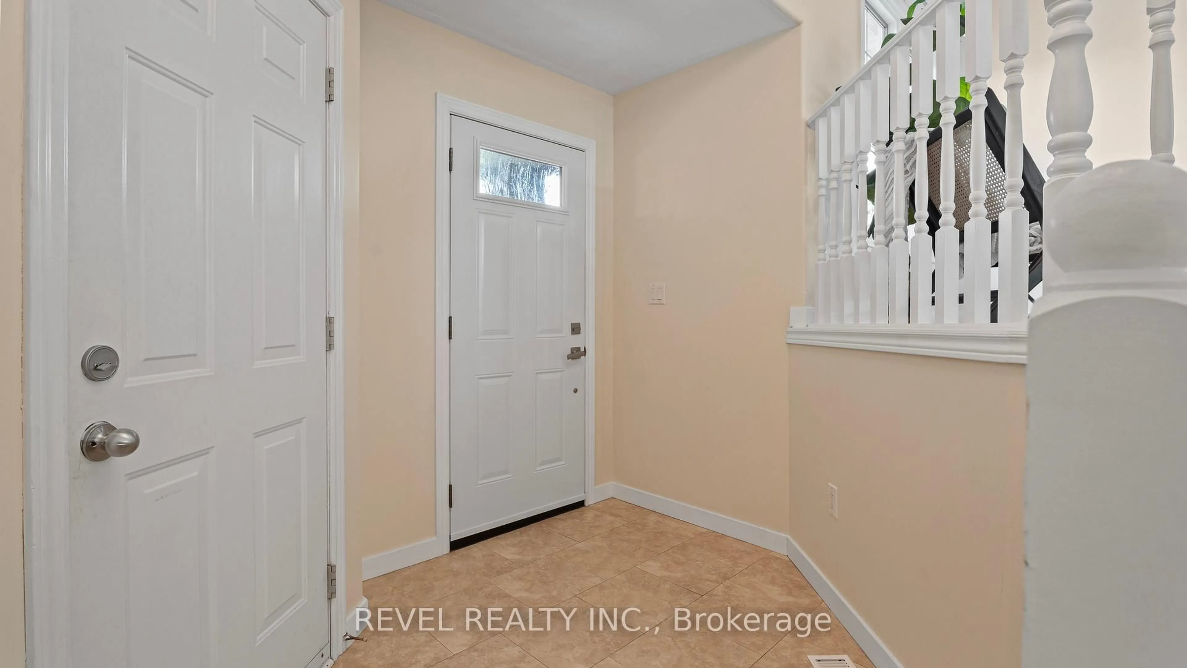 Indoor entryway for 75 Garner's Lane, Brantford Ontario N3T 6P5