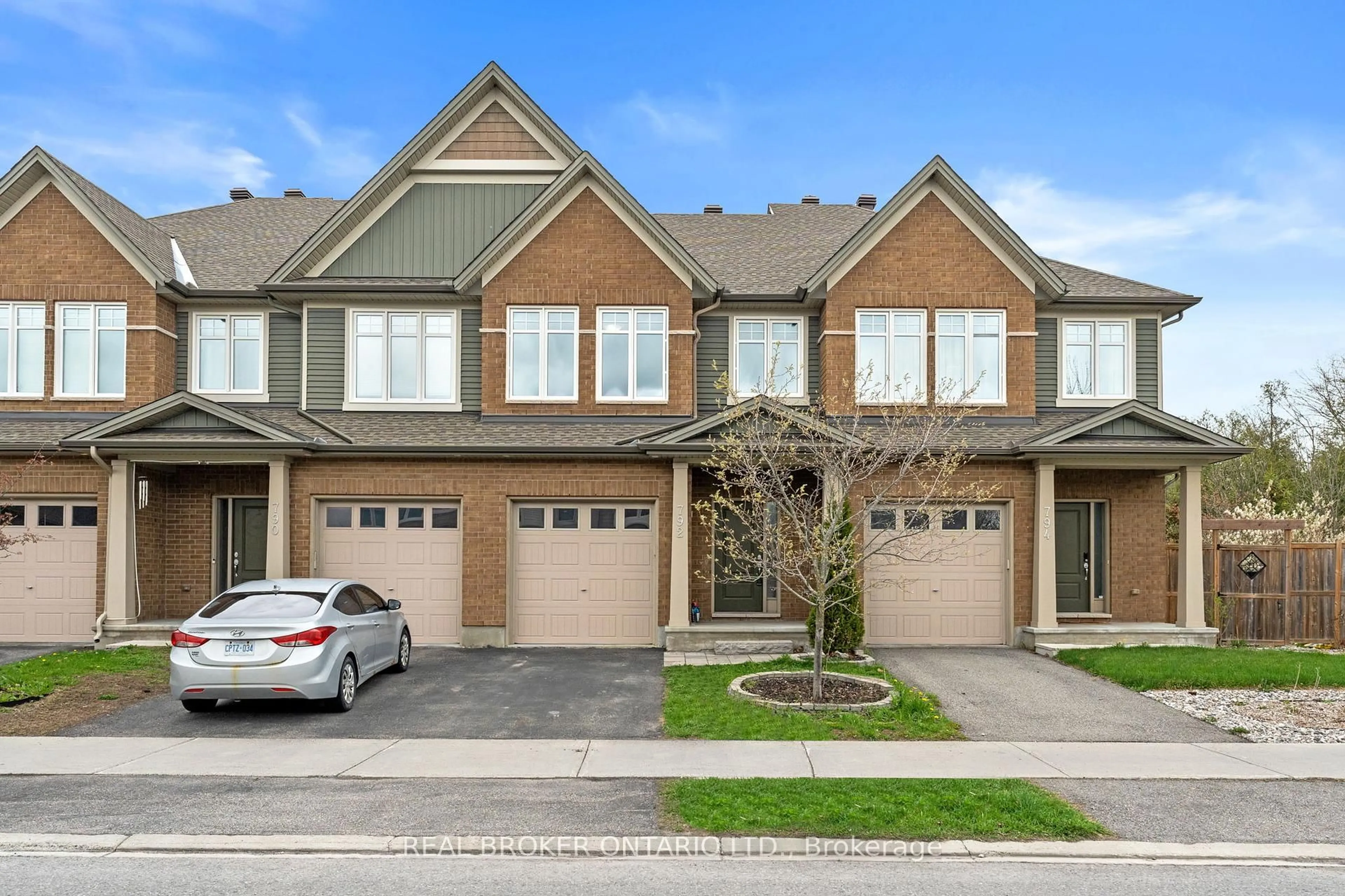 Unknown for 792 Cedar Creek Dr, Ottawa Ontario K1T 0M6