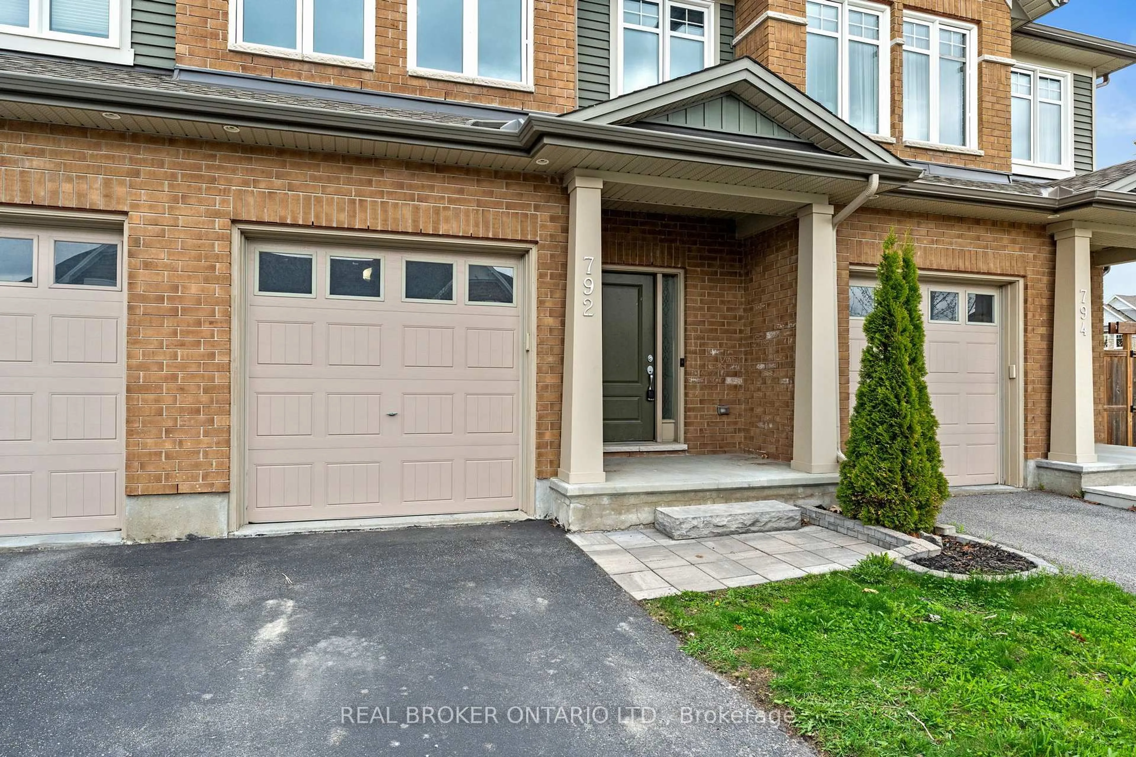 Home with brick exterior material, street for 792 Cedar Creek Dr, Ottawa Ontario K1T 0M6